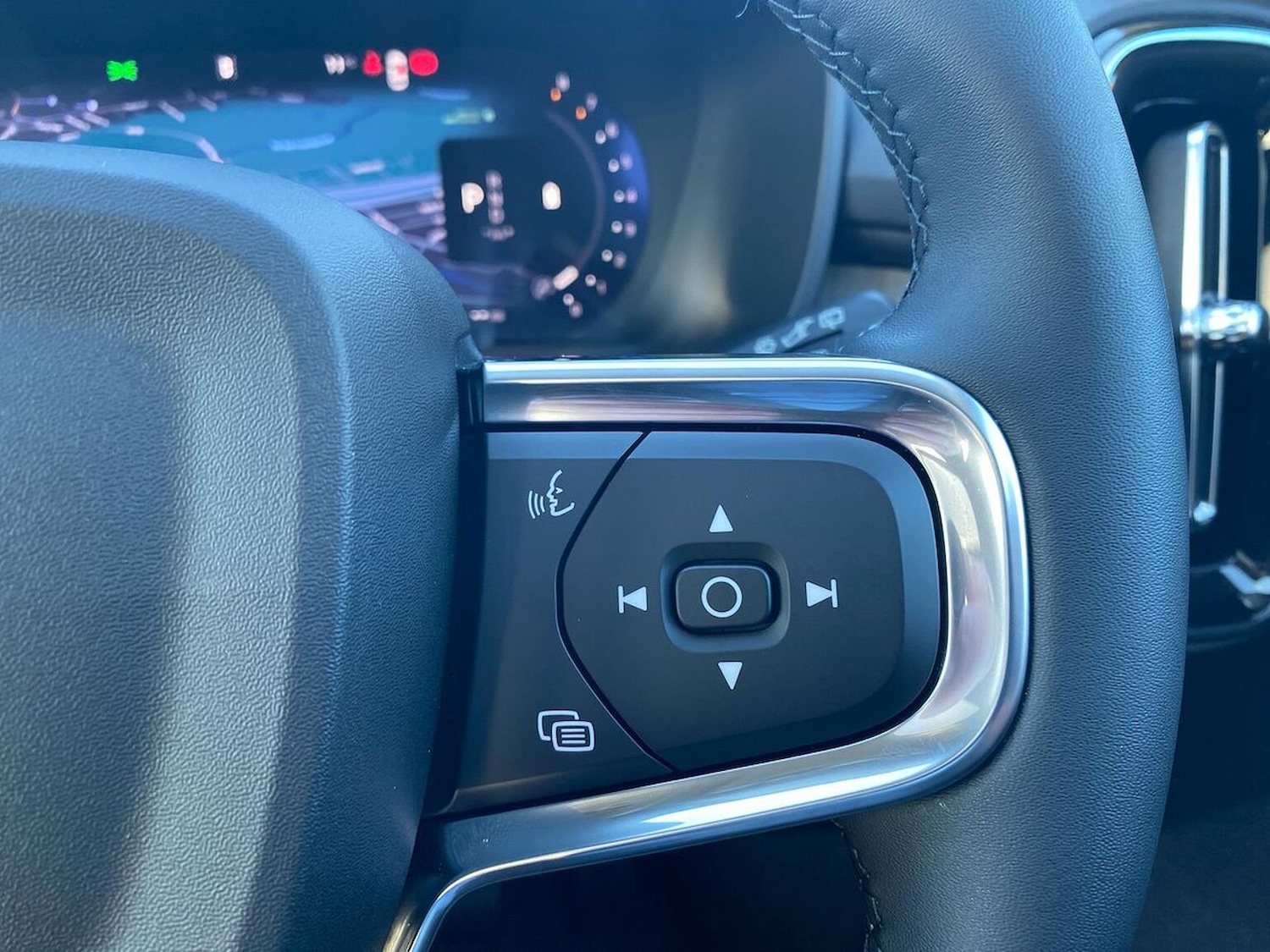 Used Volvo XC40 2025 for sale - 76785178: Photo 27