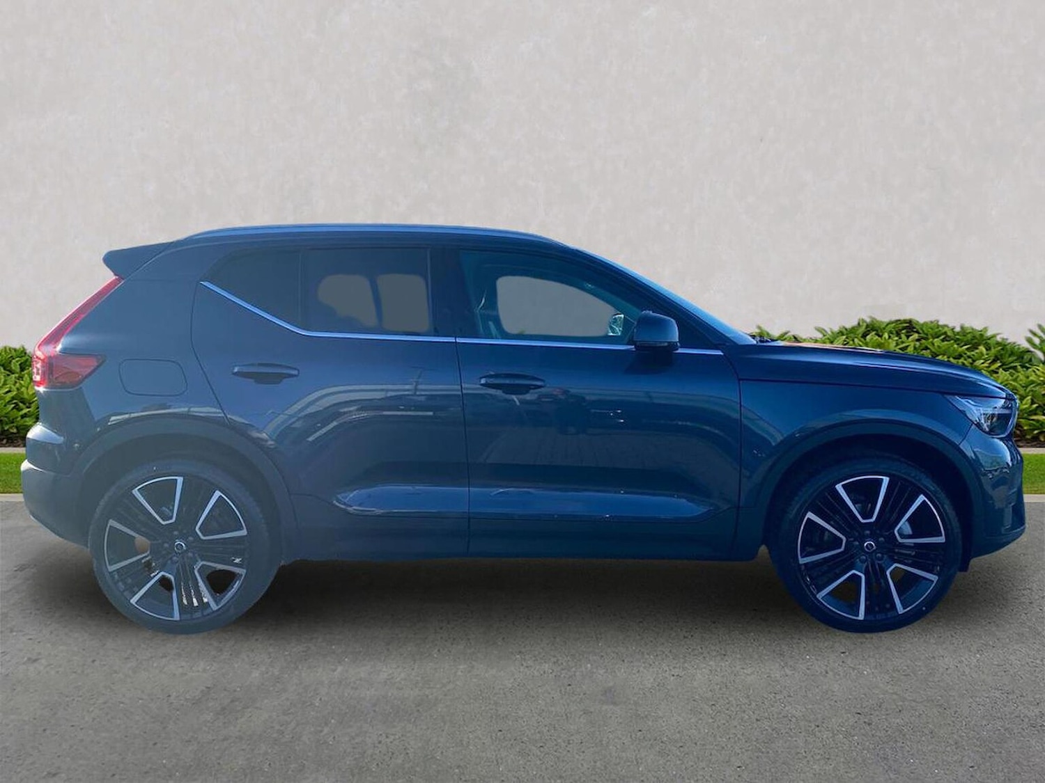 Used Volvo XC40 2025 for sale - 76785178: Photo 3