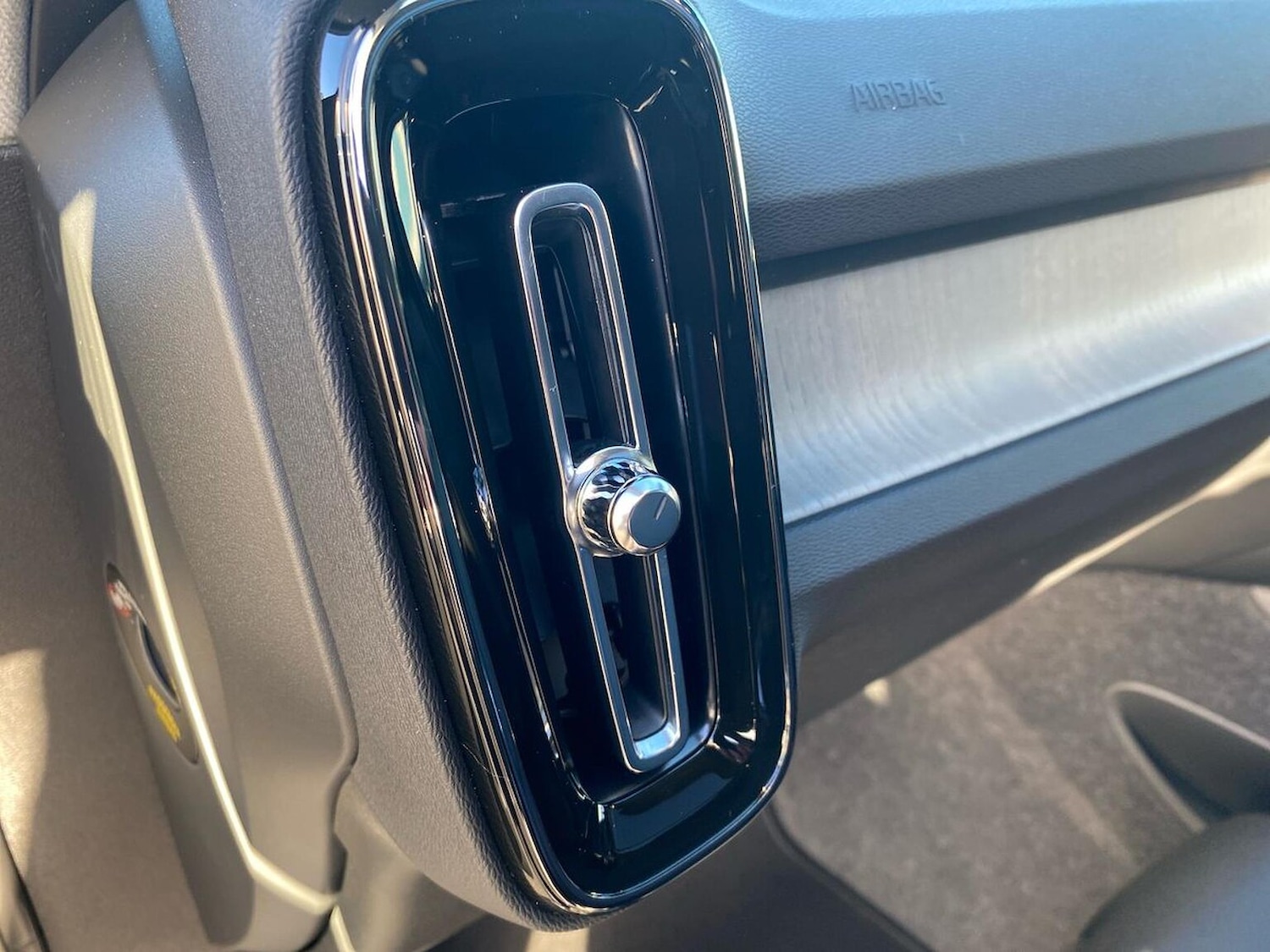 Used Volvo XC40 2025 for sale - 76785178: Photo 35