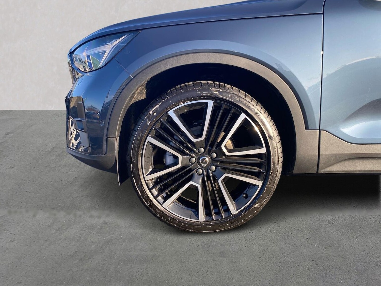 Used Volvo XC40 2025 for sale - 76785178: Photo 6