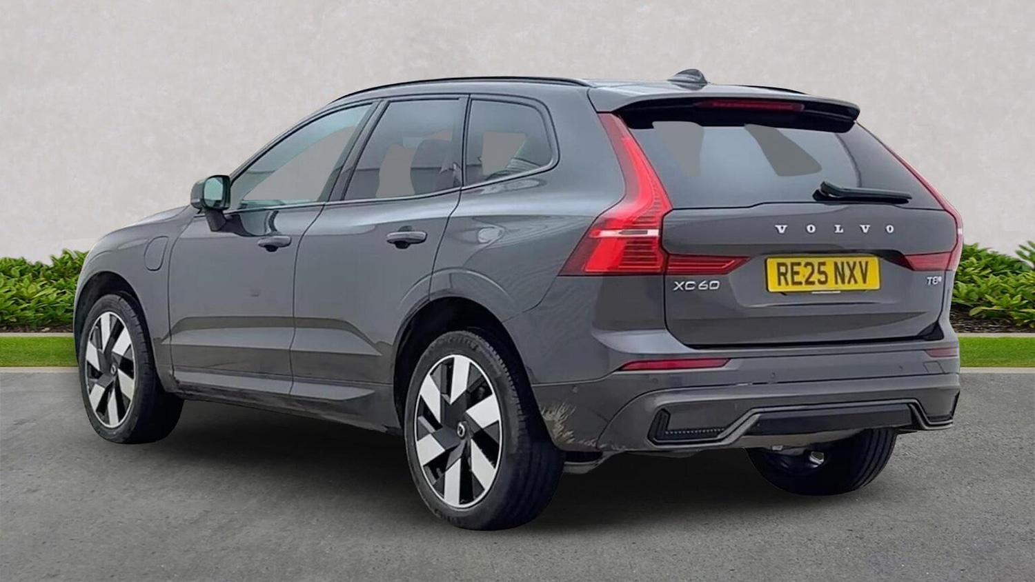 Used Volvo XC60 2025 for sale - 77896292: Photo 2