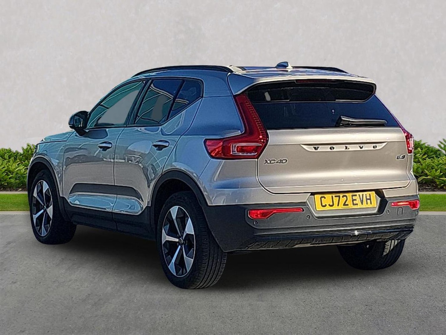 Used Volvo XC40 2023 for sale - 78191392: Photo 2