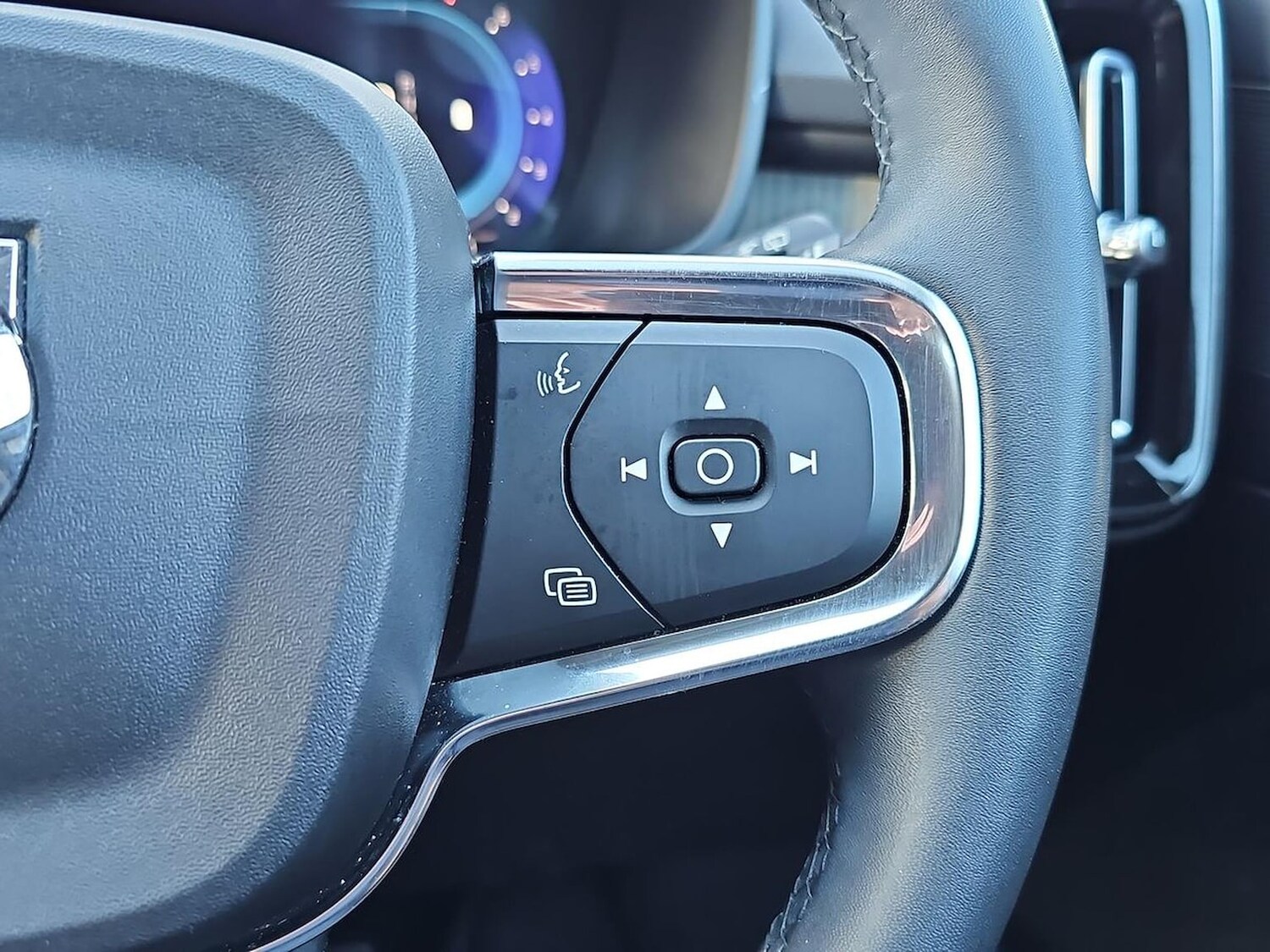 Used Volvo XC40 2023 for sale - 78191392: Photo 27