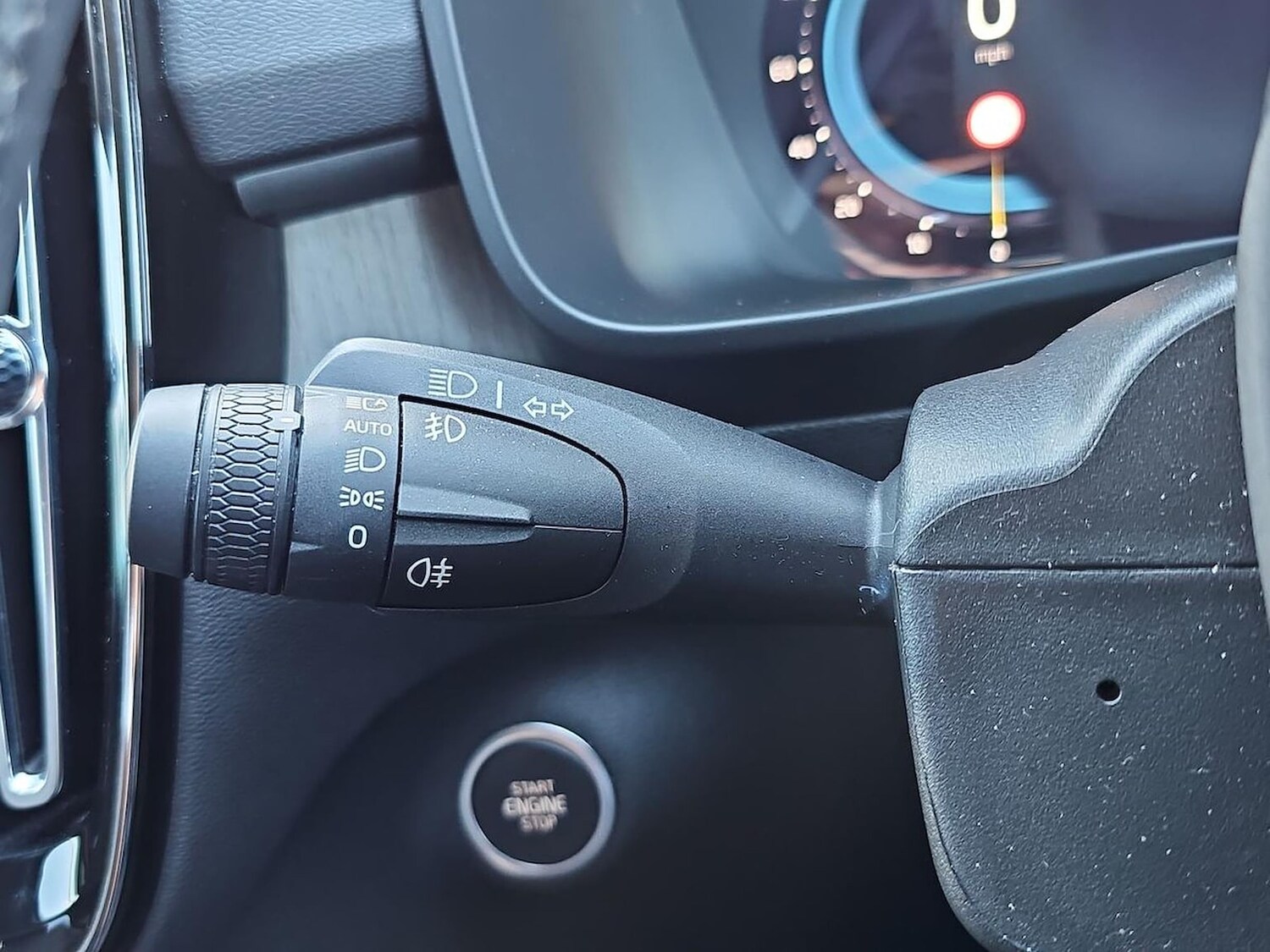 Used Volvo XC40 2023 for sale - 78191392: Photo 30