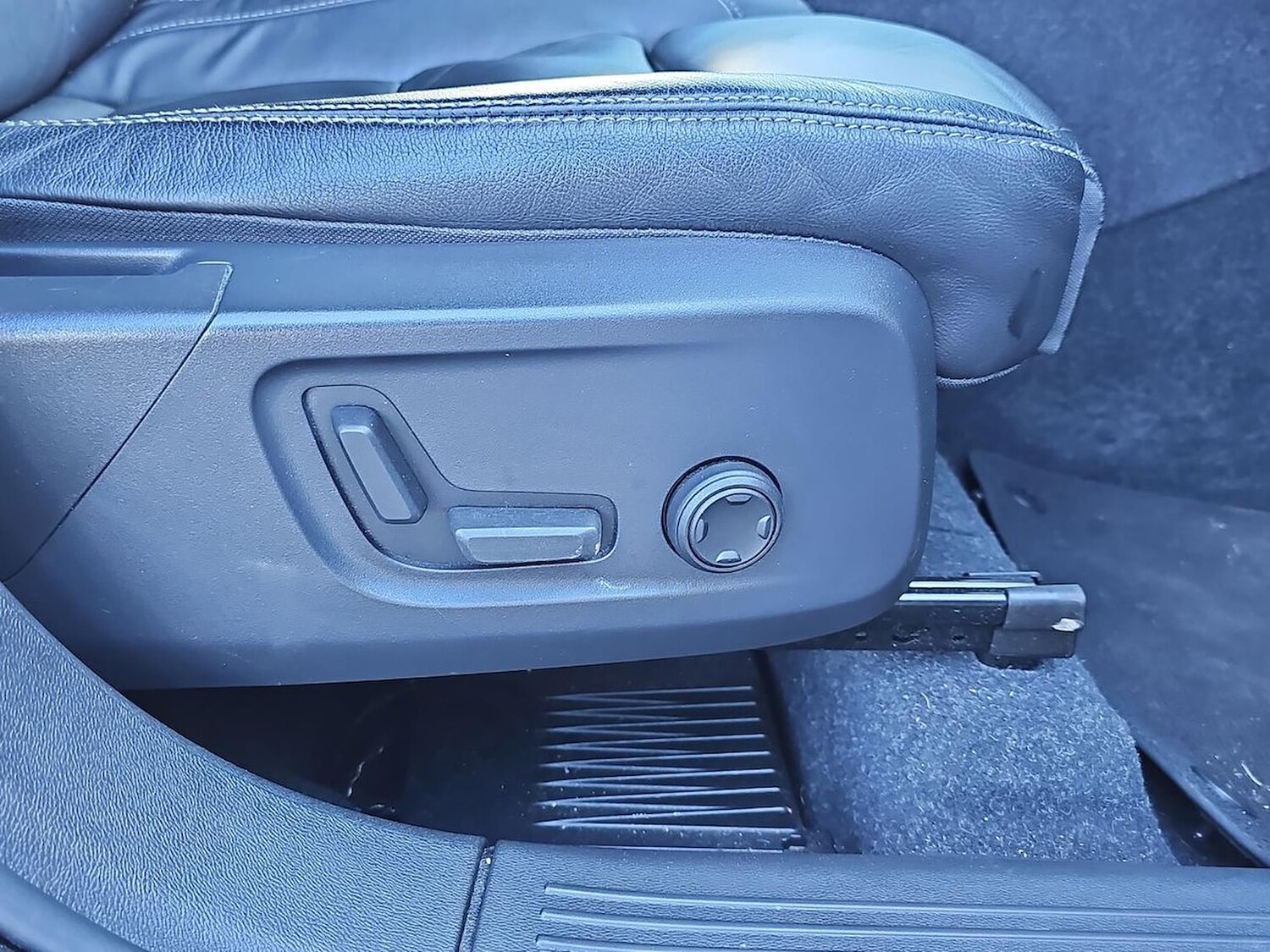 Used Volvo XC40 2023 for sale - 78191392: Photo 31