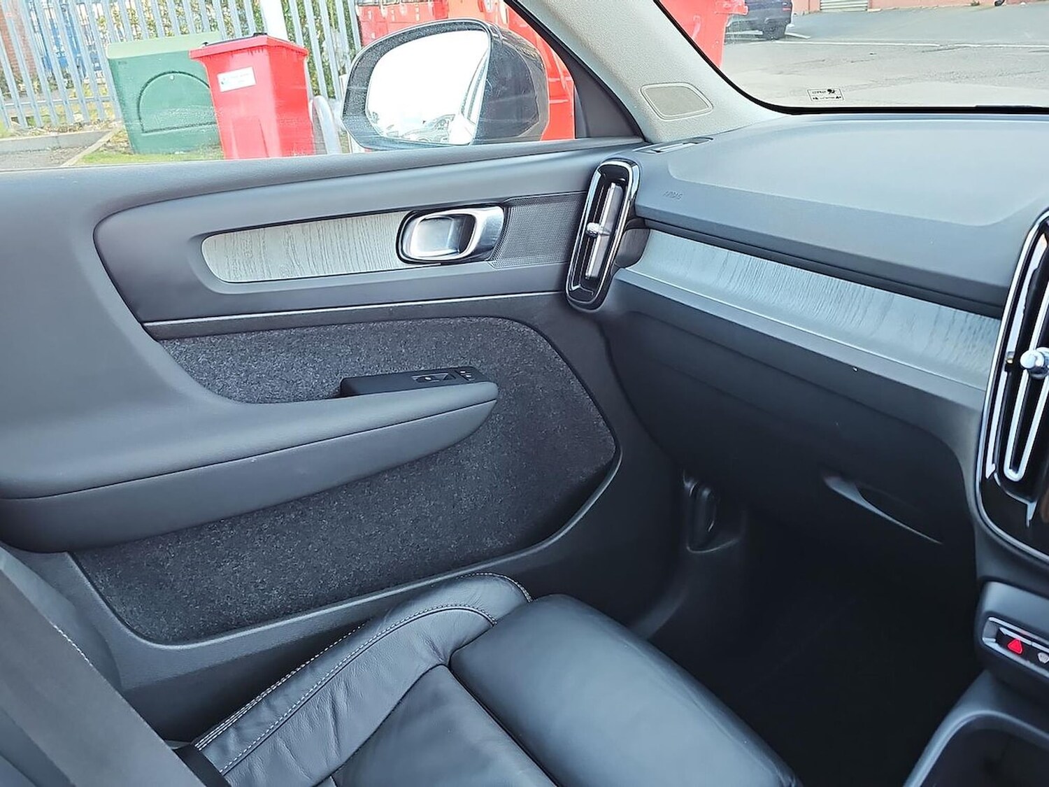 Used Volvo XC40 2023 for sale - 78191392: Photo 32