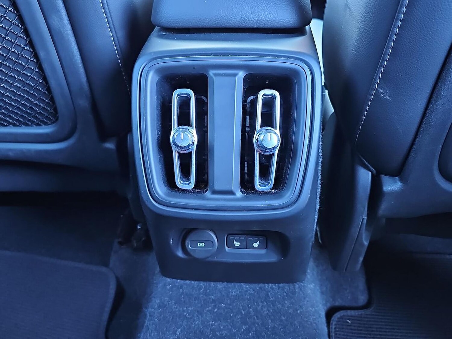 Used Volvo XC40 2023 for sale - 78191392: Photo 40