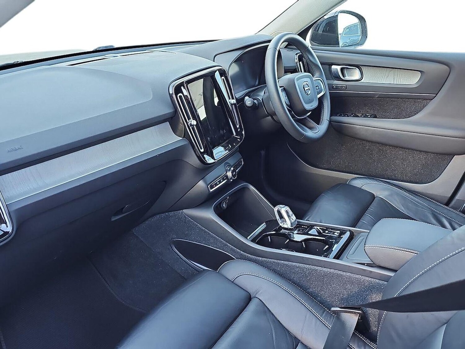 Used Volvo XC40 2023 for sale - 78191392: Photo 9