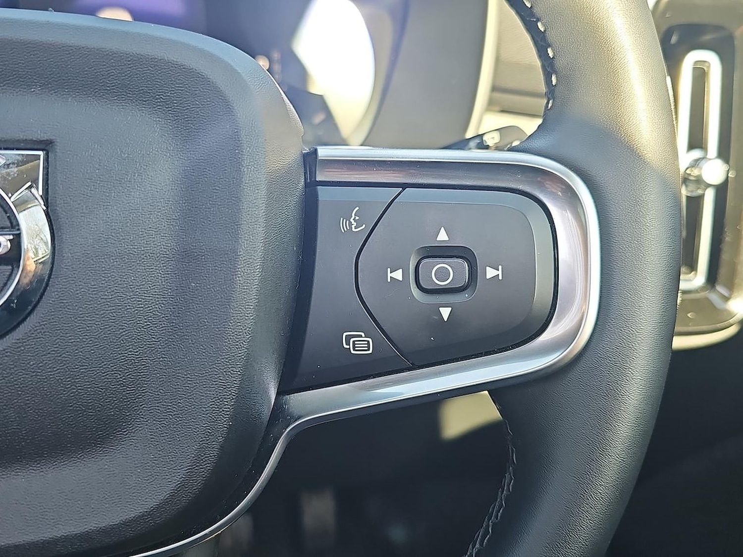 Used Volvo XC40 2025 for sale - 78121919: Photo 27