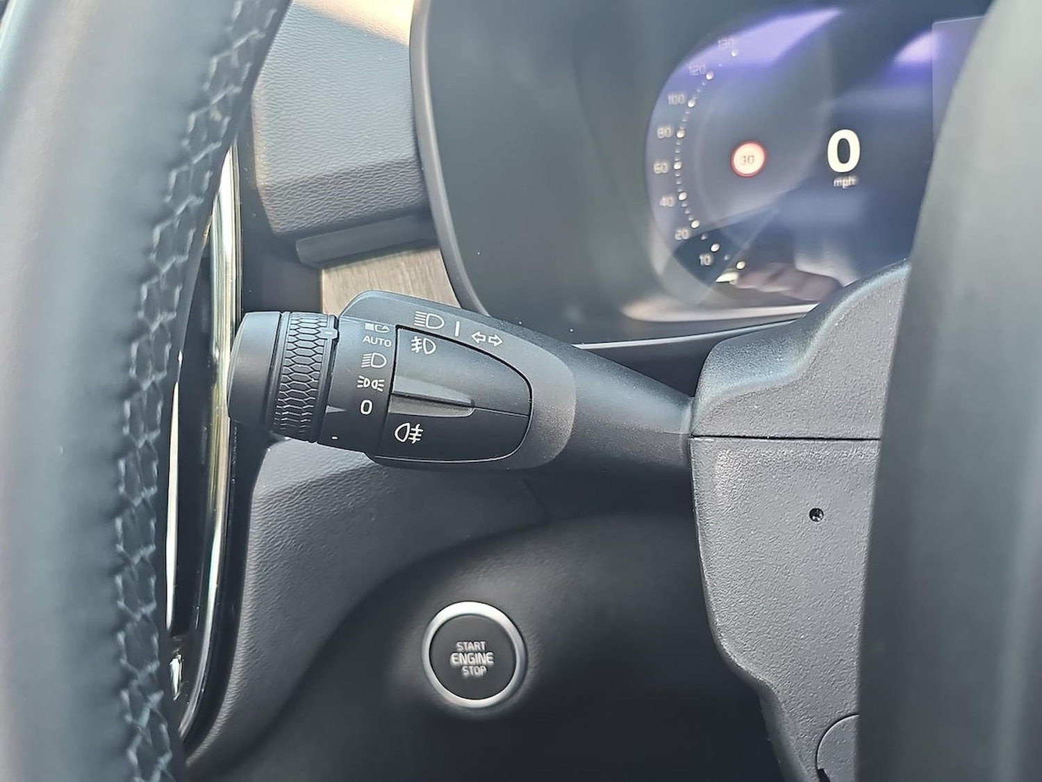 Used Volvo XC40 2025 for sale - 78121919: Photo 30