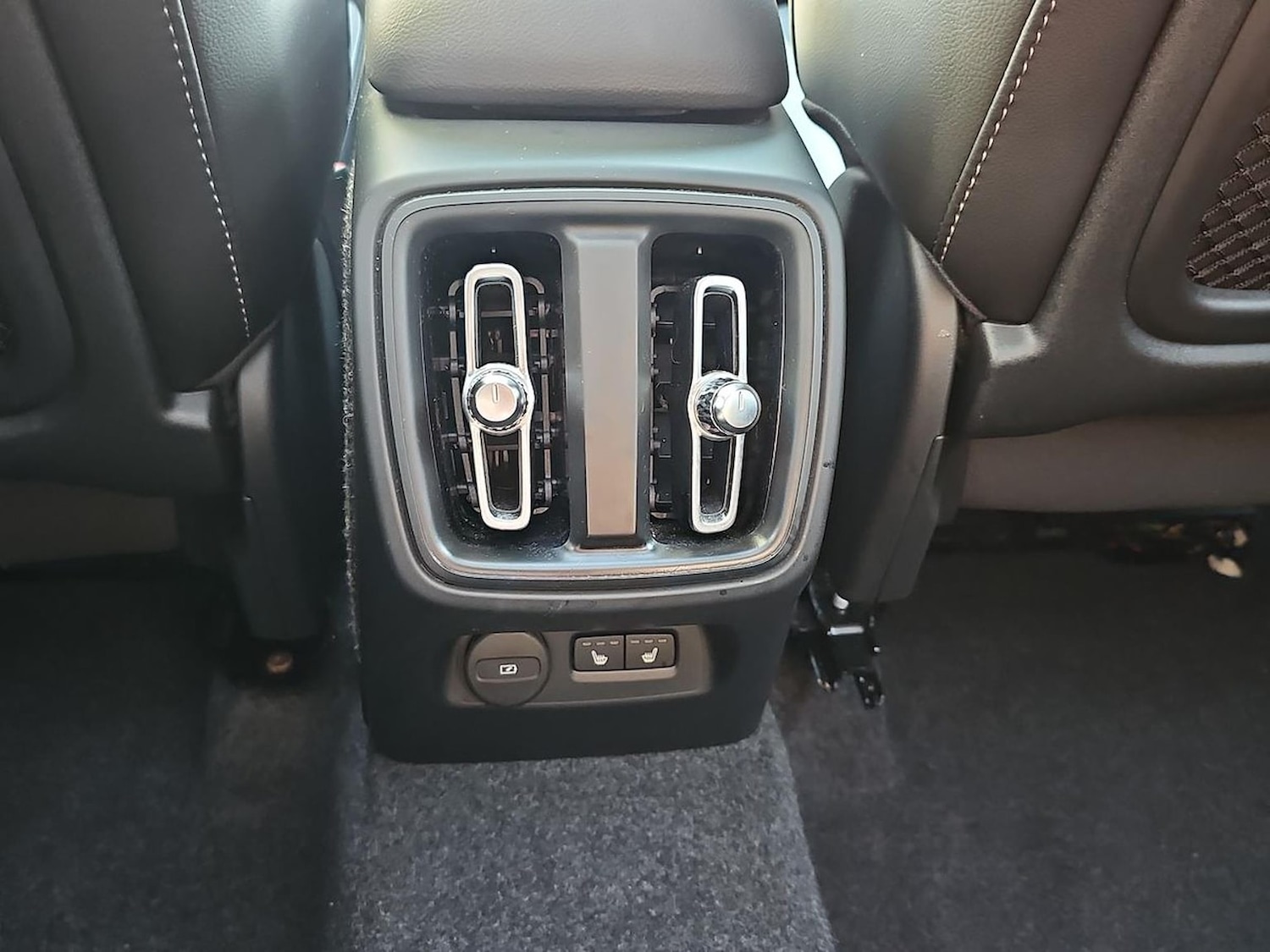 Used Volvo XC40 2025 for sale - 78121919: Photo 43