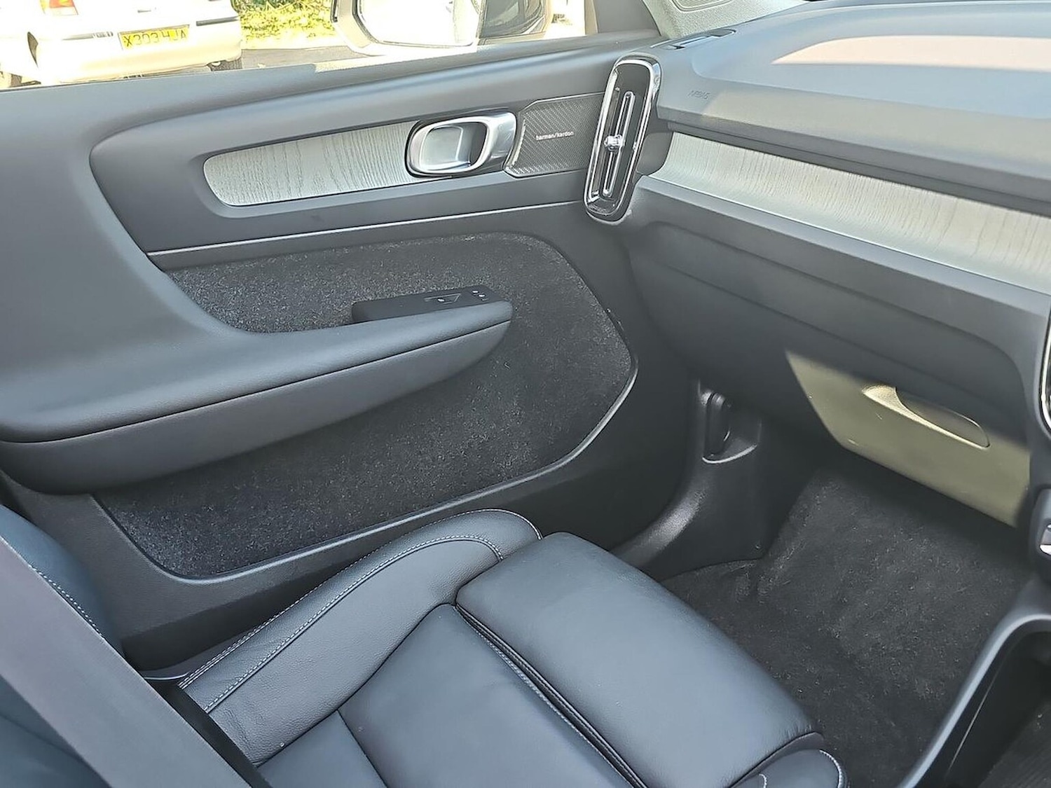 Used Volvo XC40 2025 for sale - 78121919: Photo 44