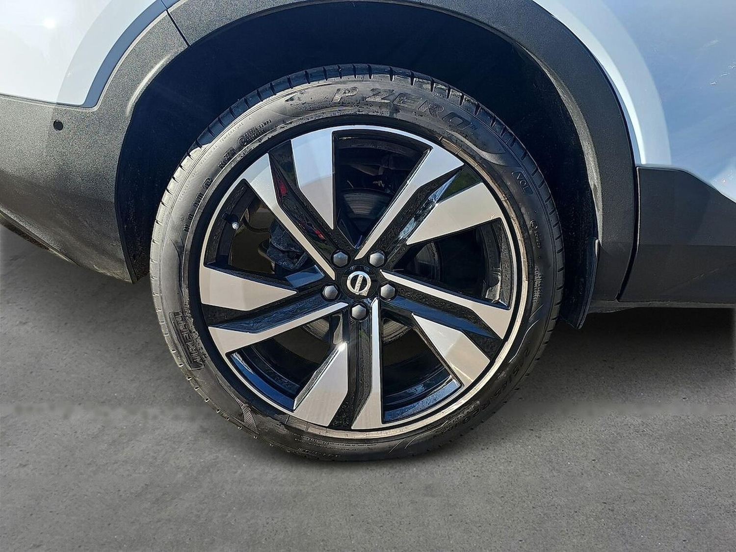 Used Volvo XC40 2025 for sale - 78121919: Photo 8