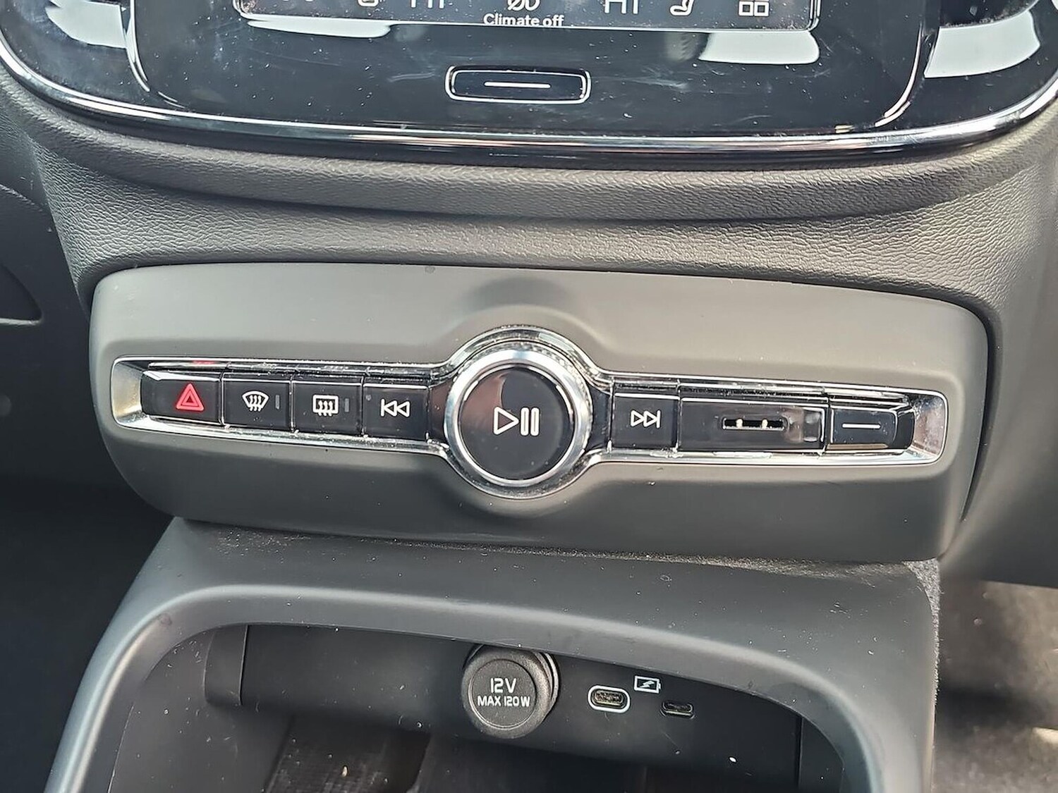 Used Volvo XC40 2023 for sale - 78191279: Photo 14