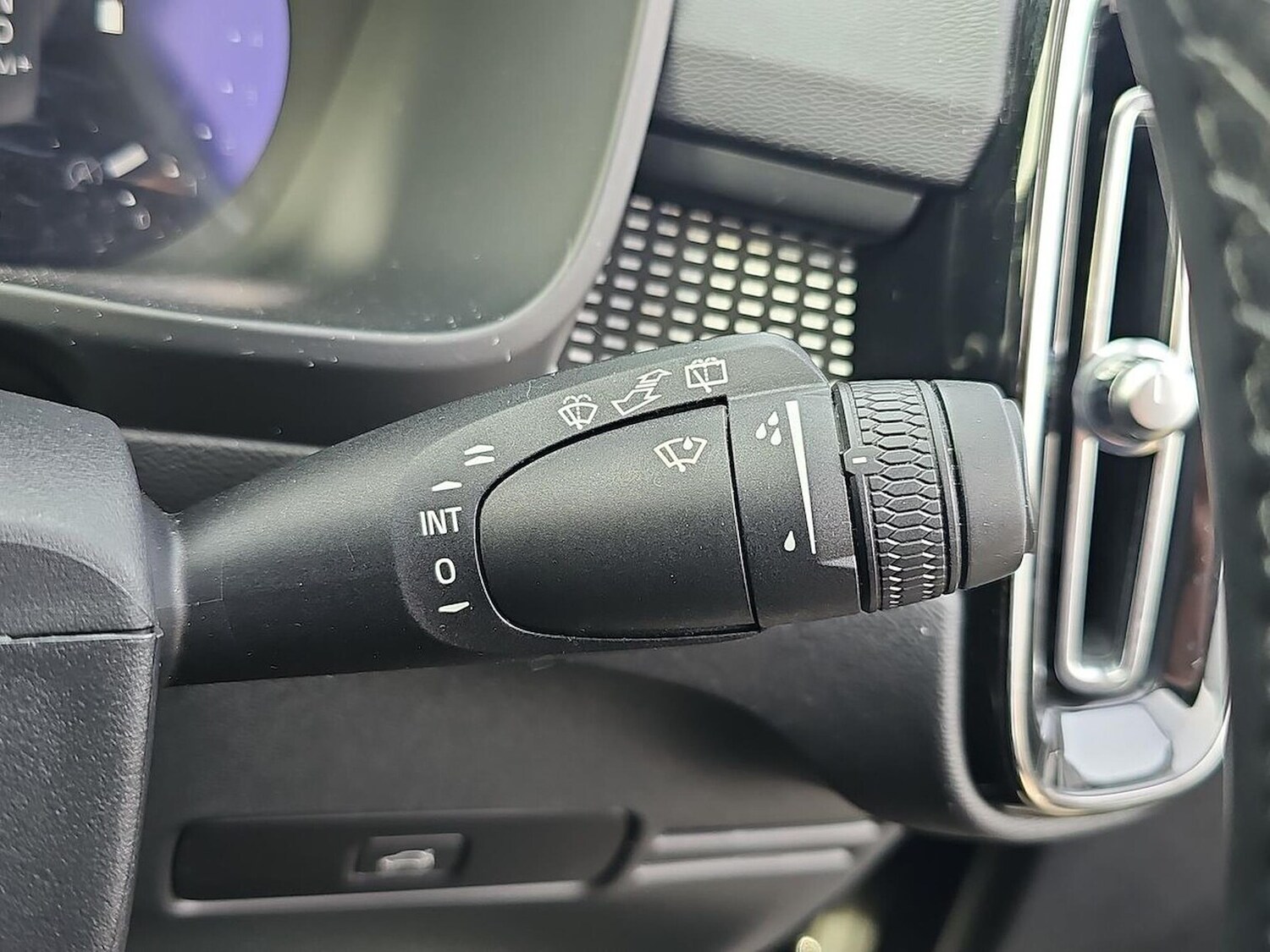 Used Volvo XC40 2023 for sale - 78191279: Photo 29