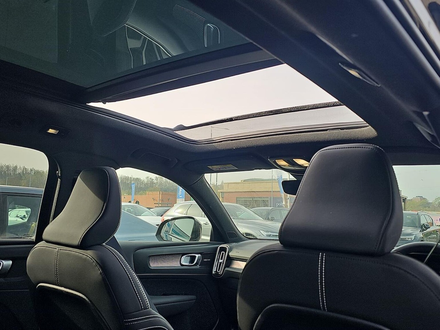 Used Volvo XC40 2023 for sale - 78191279: Photo 33