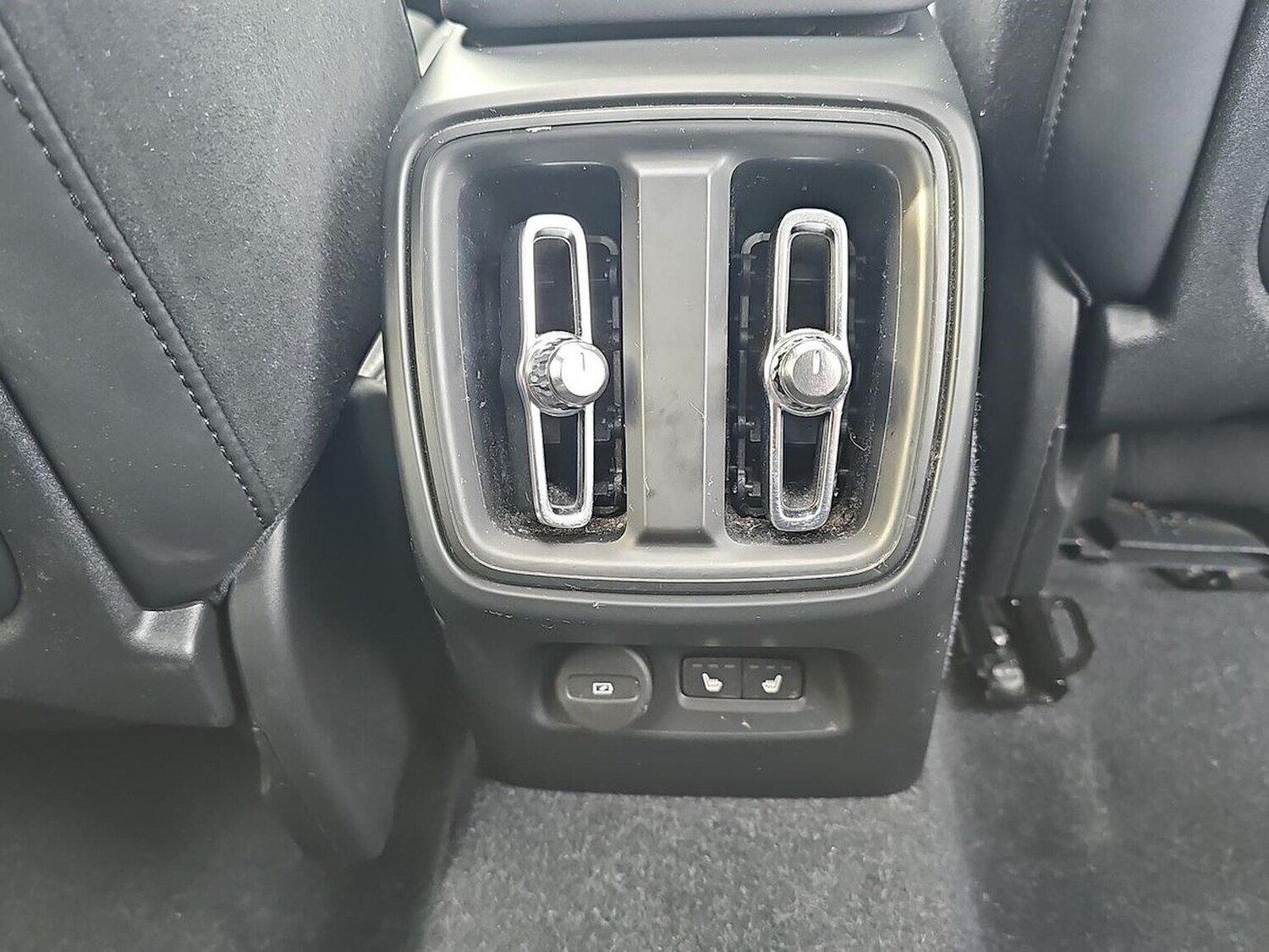 Used Volvo XC40 2023 for sale - 78191279: Photo 40