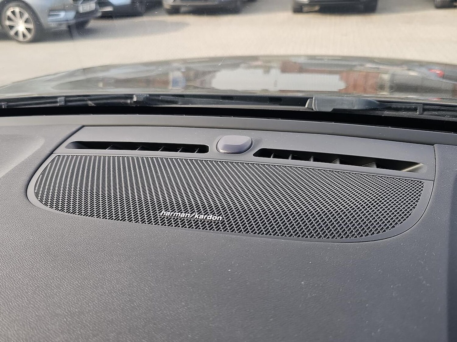 Used Volvo XC40 2023 for sale - 78191279: Photo 43