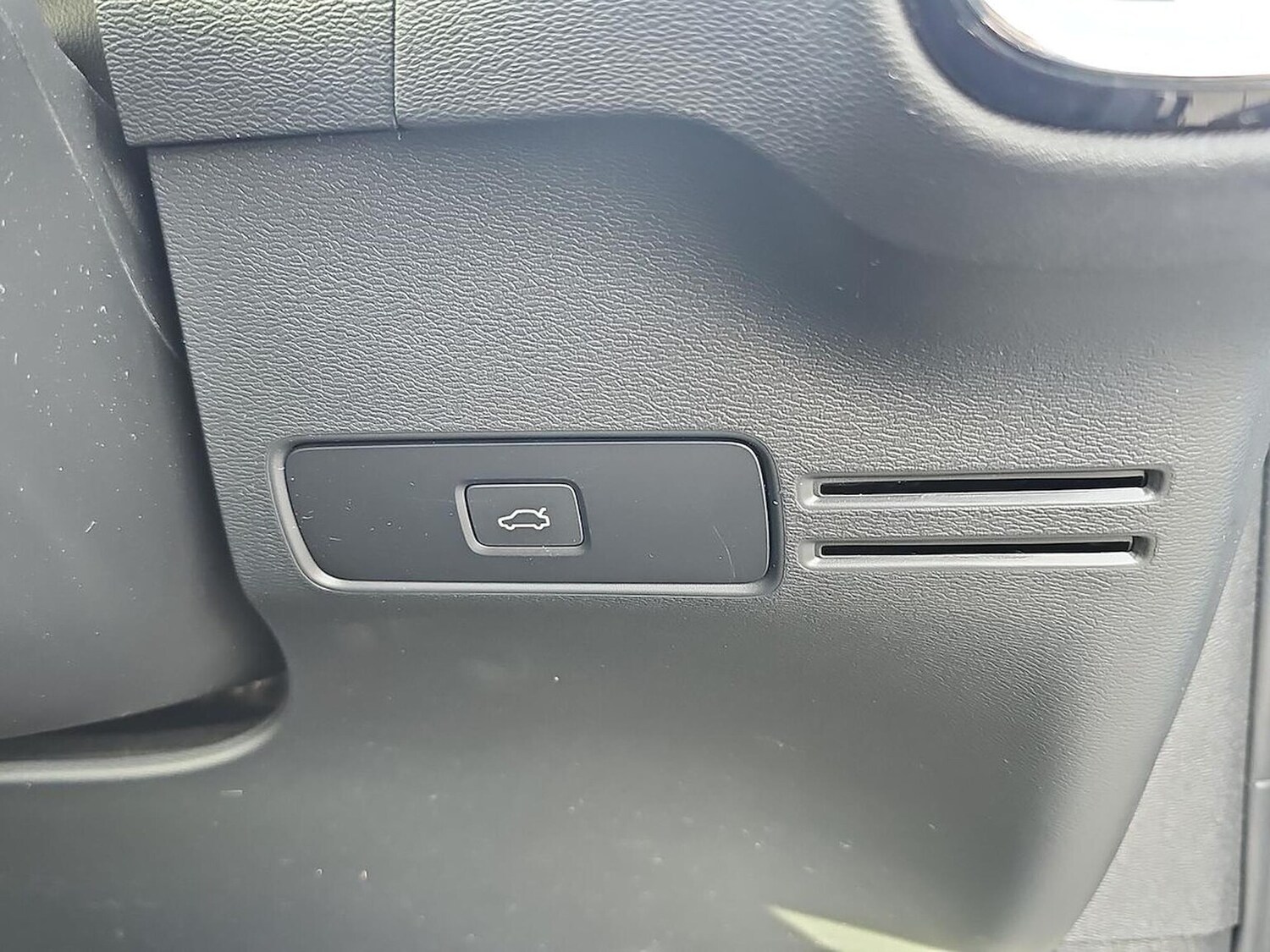 Used Volvo XC40 2023 for sale - 78191279: Photo 45