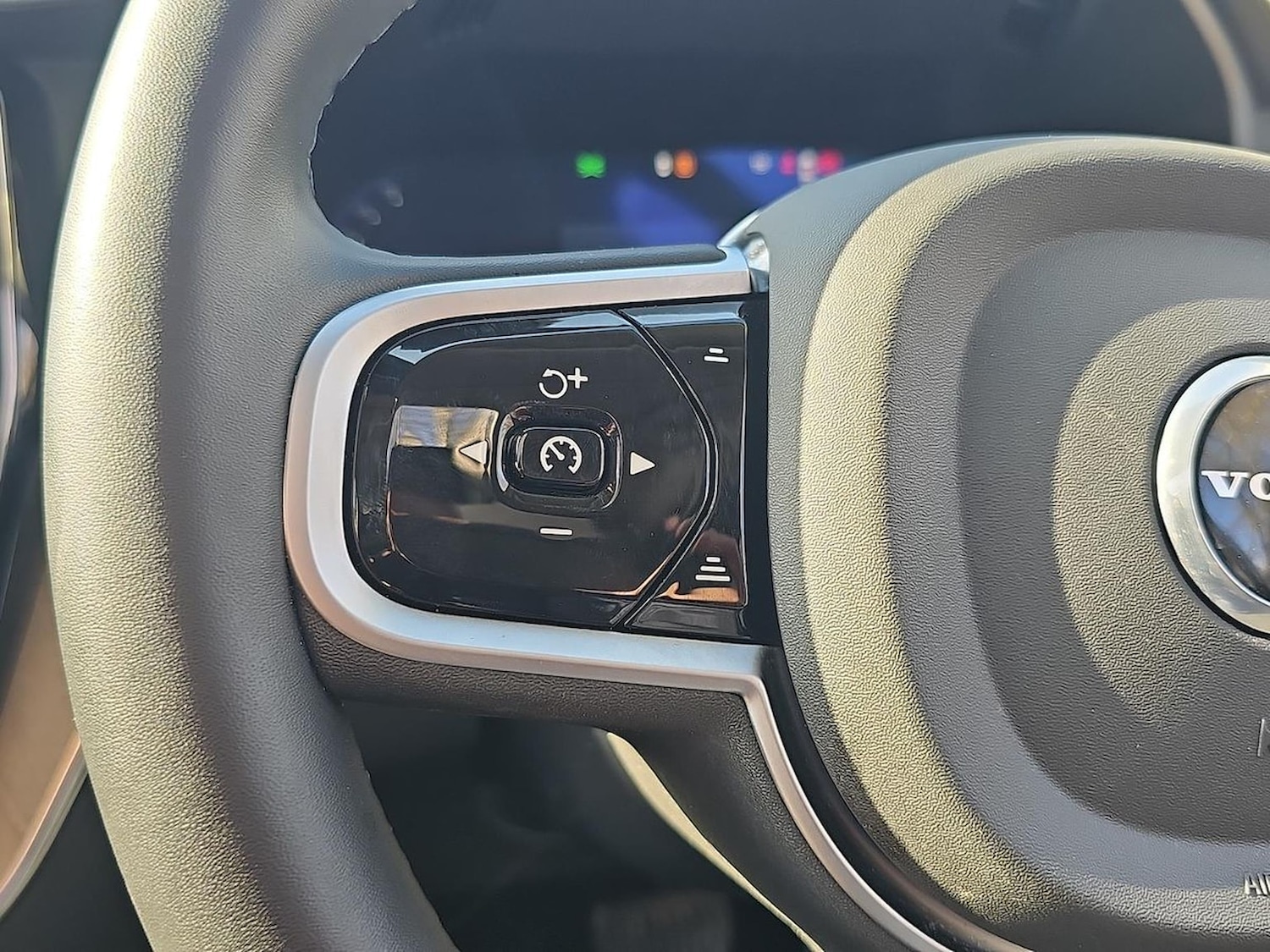 Used Volvo XC60 2025 for sale - 78121918: Photo 28