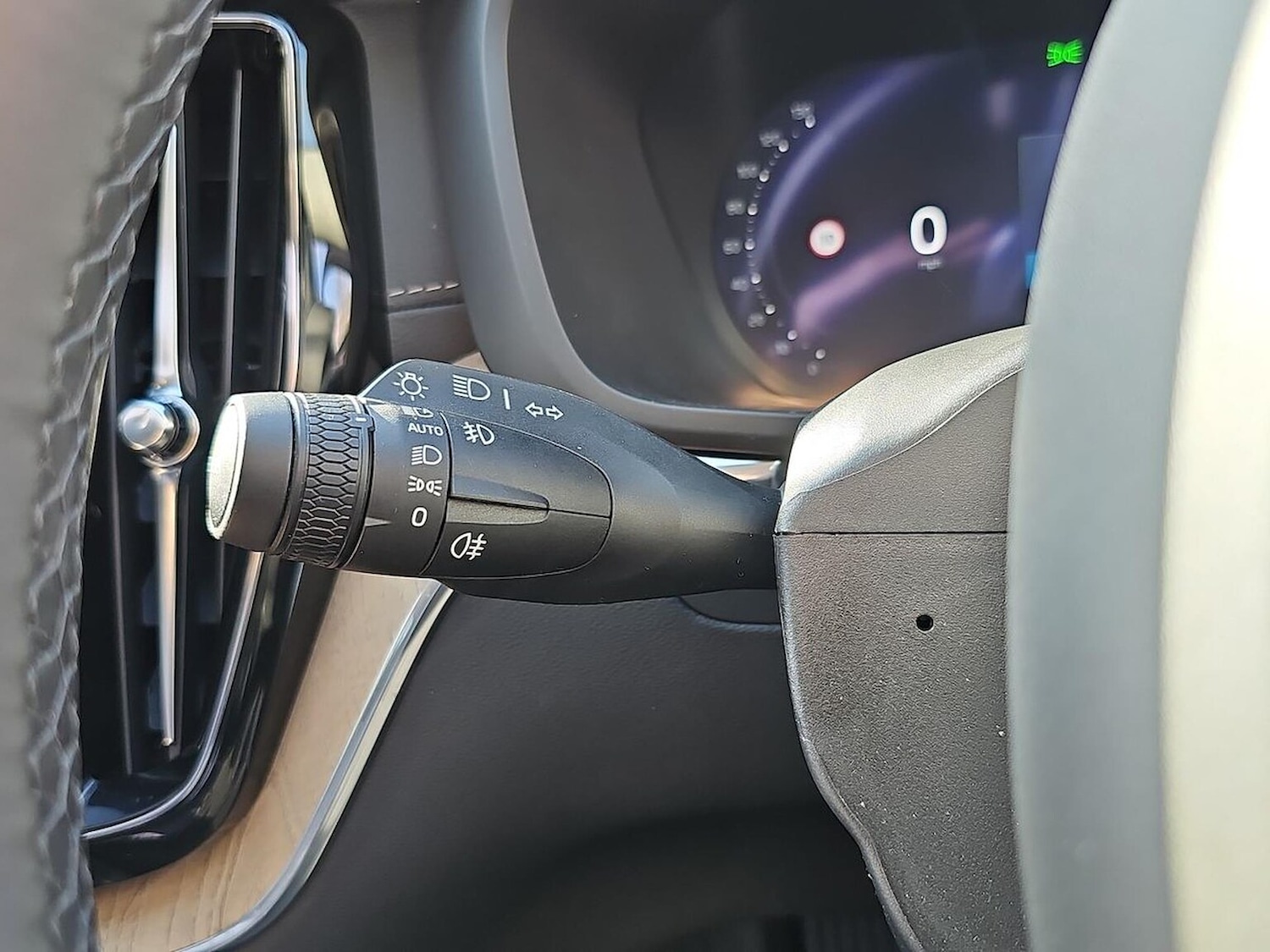 Used Volvo XC60 2025 for sale - 78121918: Photo 29