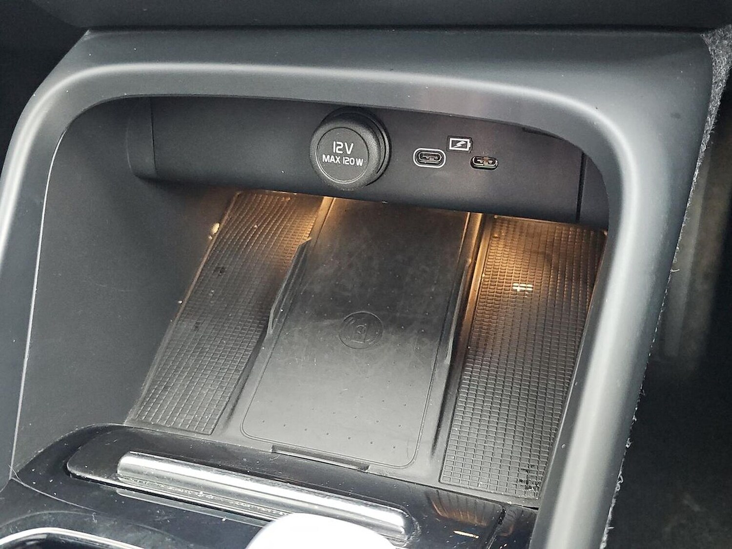 Used Volvo XC40 2024 for sale - 77489621: Photo 44