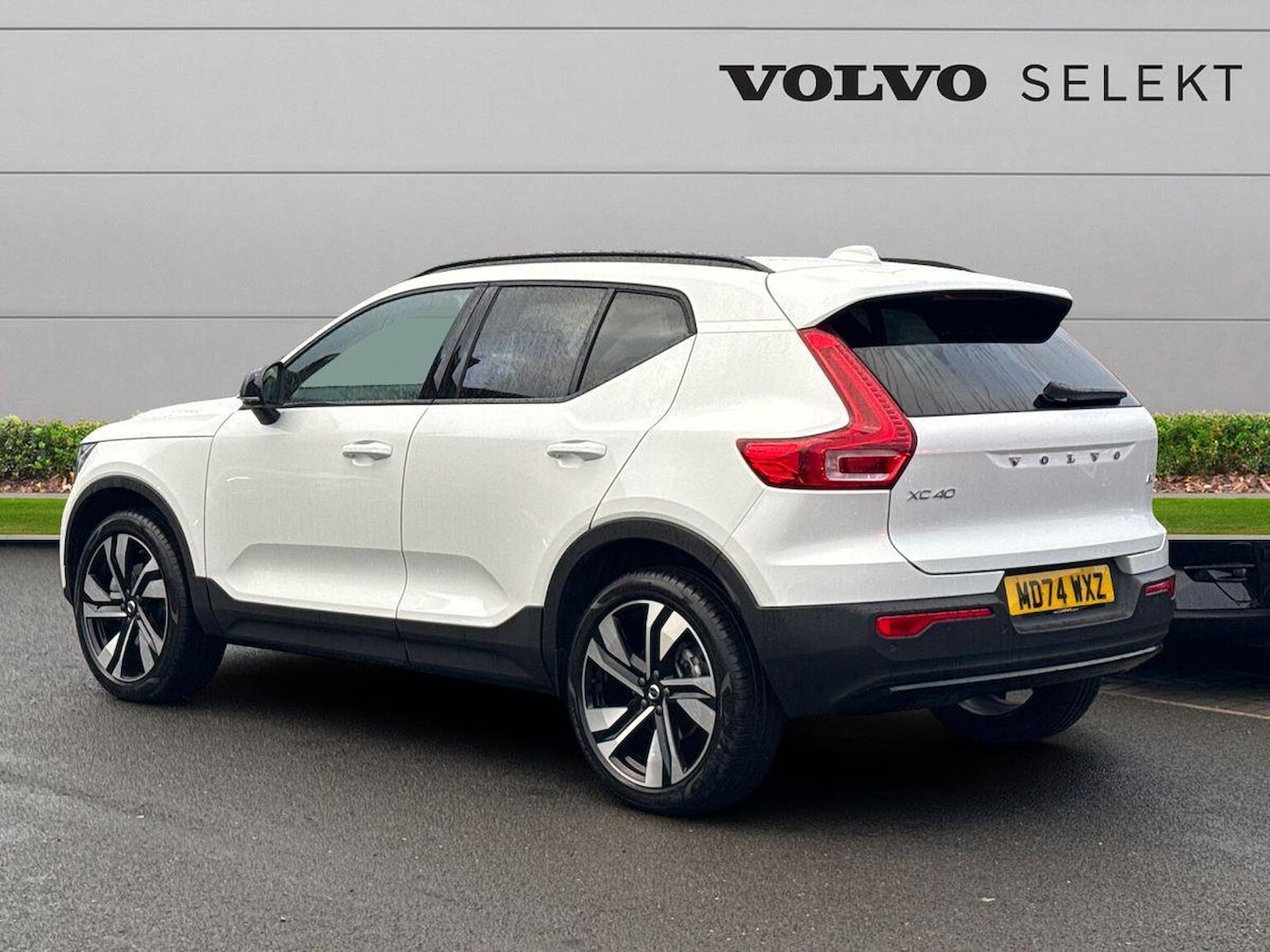 Used Volvo XC40 2024 for sale - 76129038: Photo 2