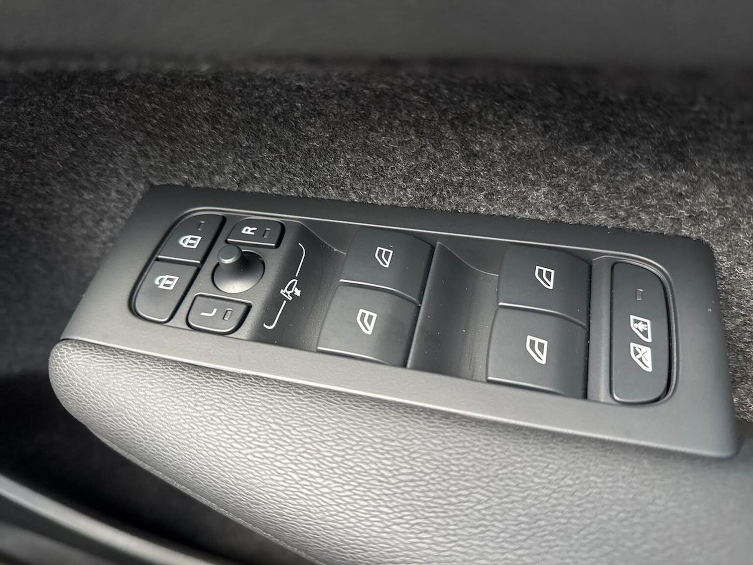 Used Volvo XC40 2024 for sale - 76129038: Photo 21