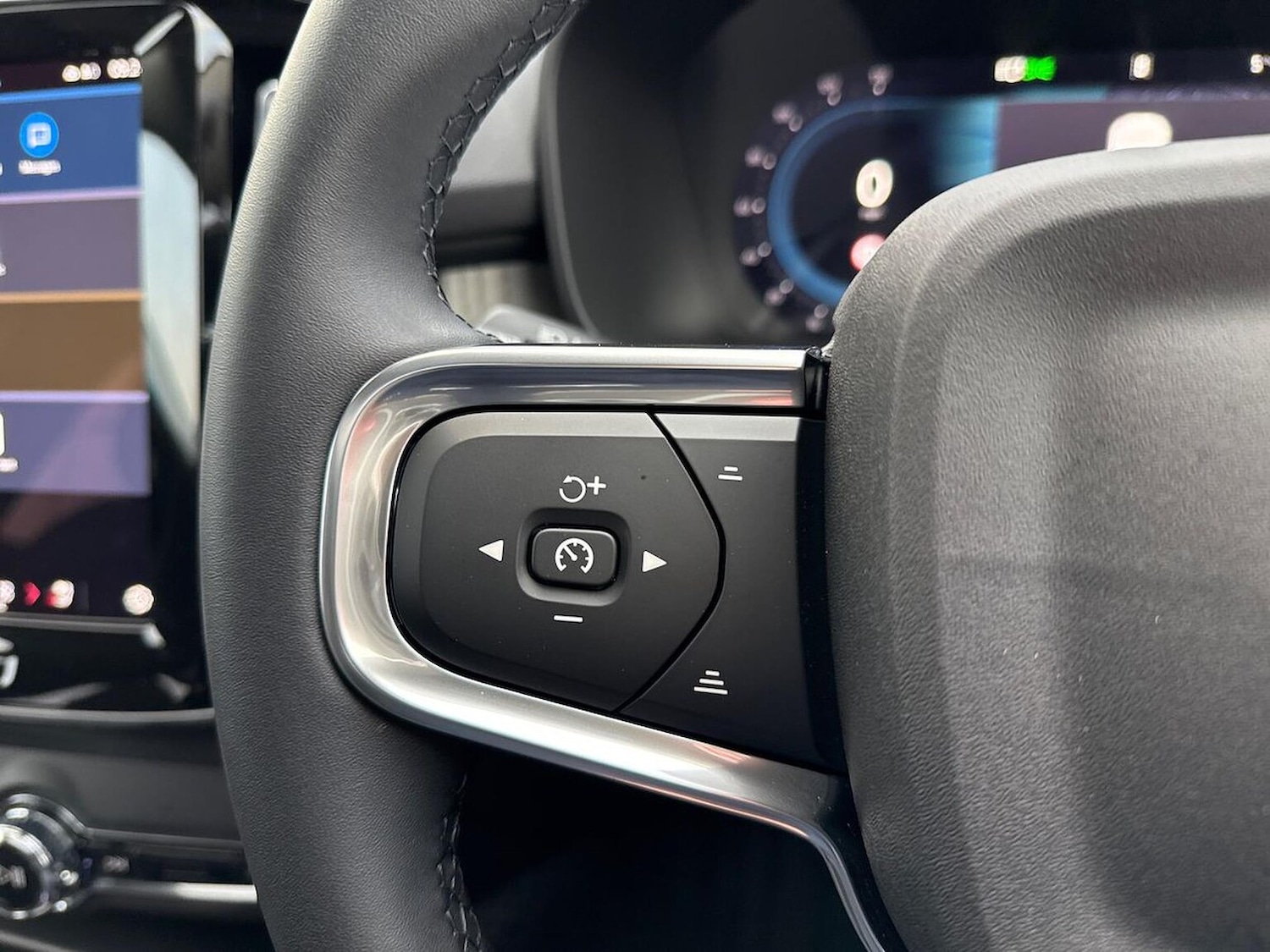 Used Volvo XC40 2024 for sale - 76129038: Photo 26