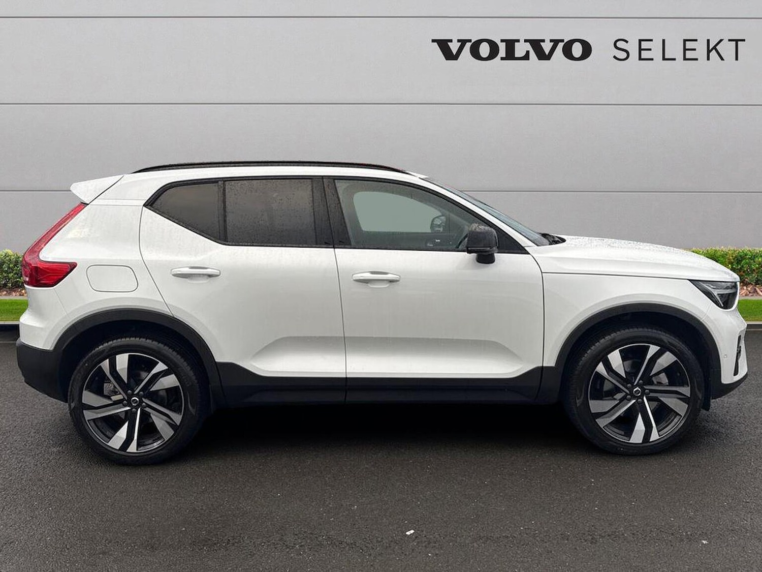 Used Volvo XC40 2024 for sale - 76129038: Photo 3