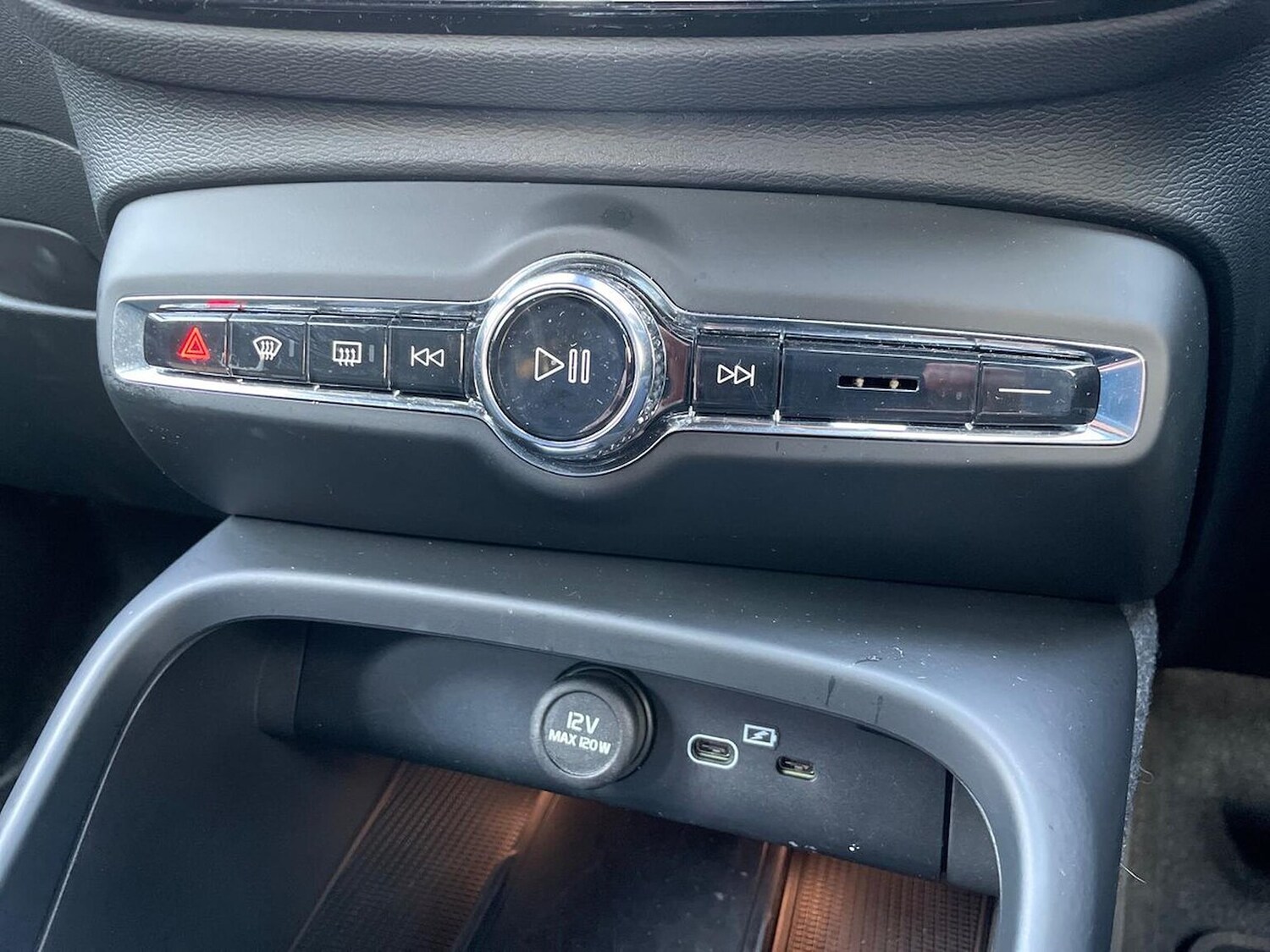 Used Volvo XC40 2024 for sale - 76504998: Photo 12