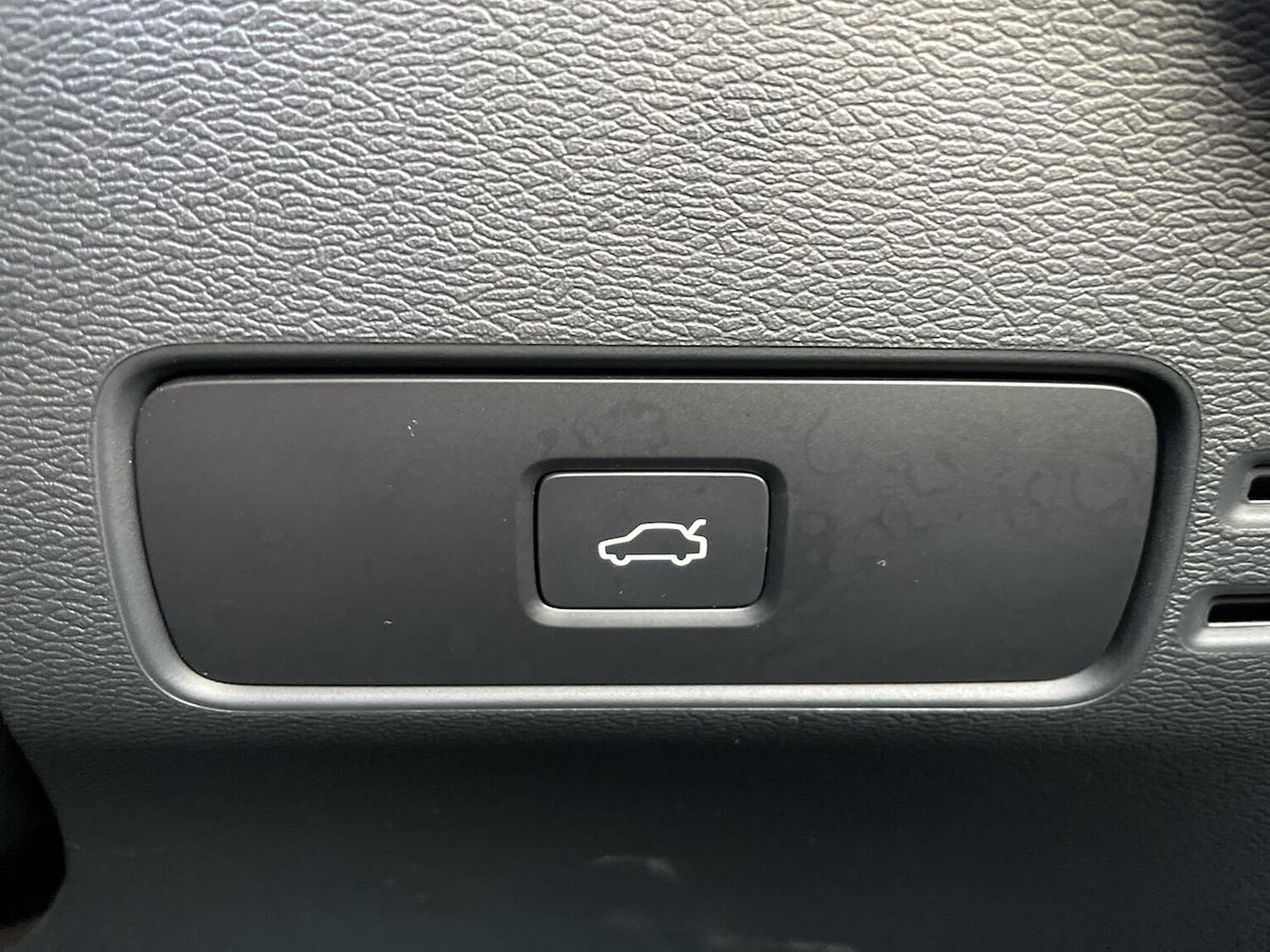 Used Volvo XC40 2024 for sale - 76504998: Photo 32