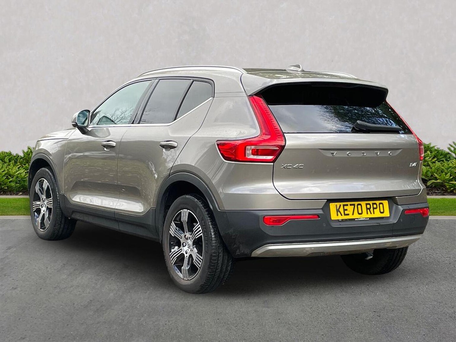 Used Volvo XC40 2020 for sale - 76391743: Photo 2