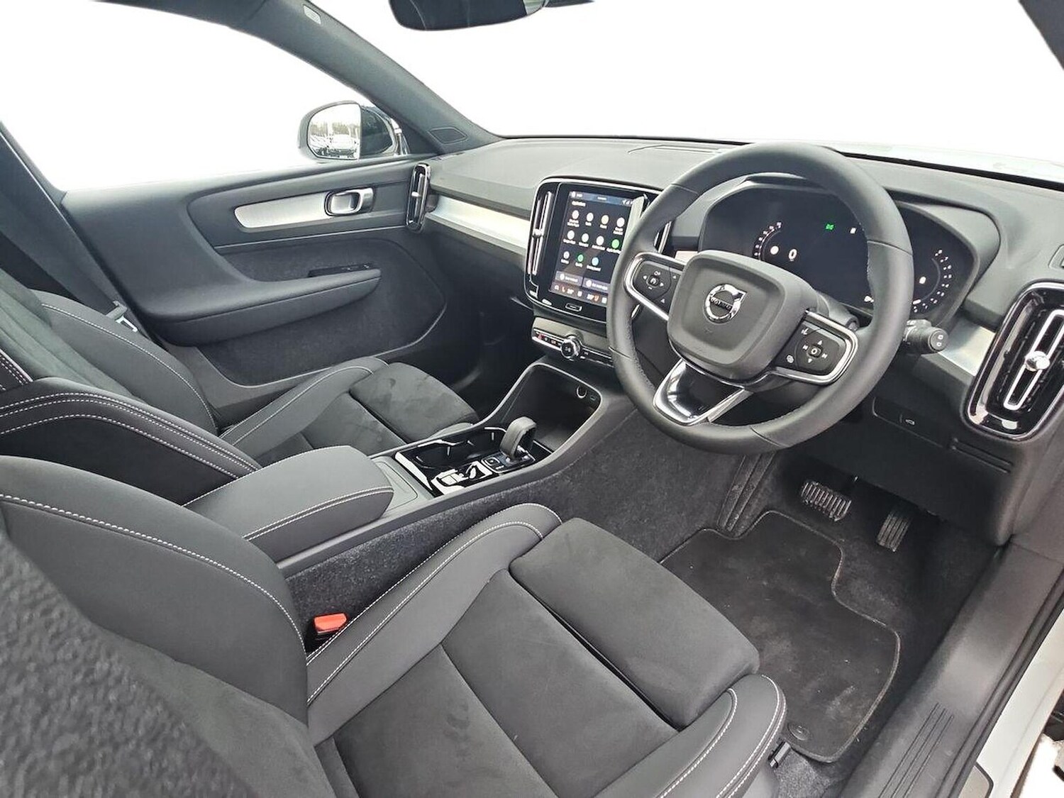 Used Volvo XC40 2025 for sale - 77489603: Photo 15