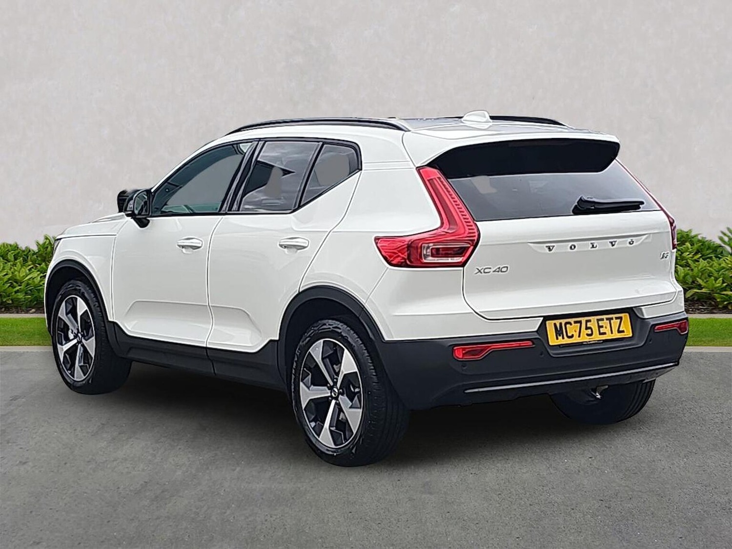 Used Volvo XC40 2025 for sale - 77489603: Photo 2