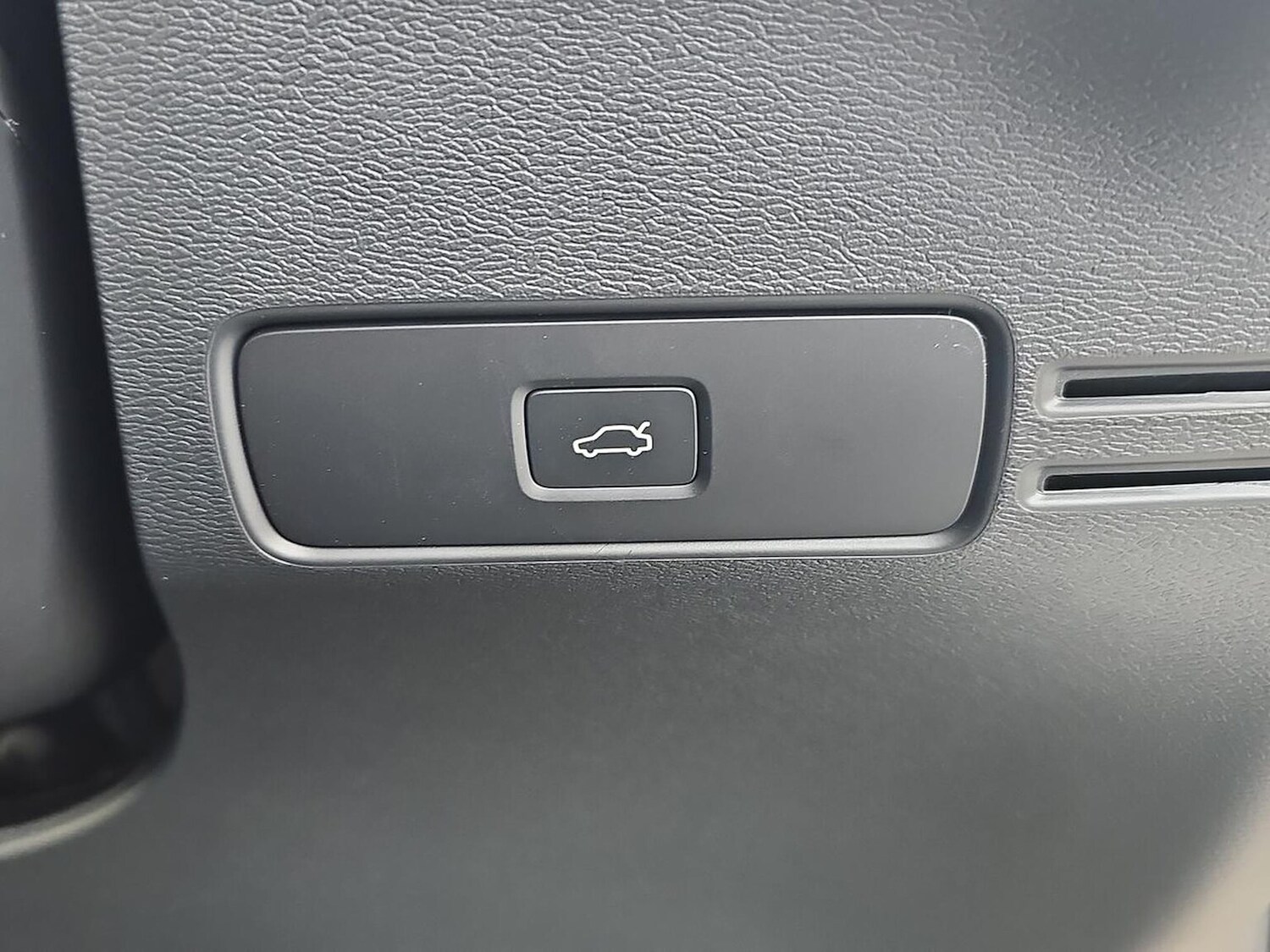 Used Volvo XC40 2025 for sale - 77489603: Photo 41