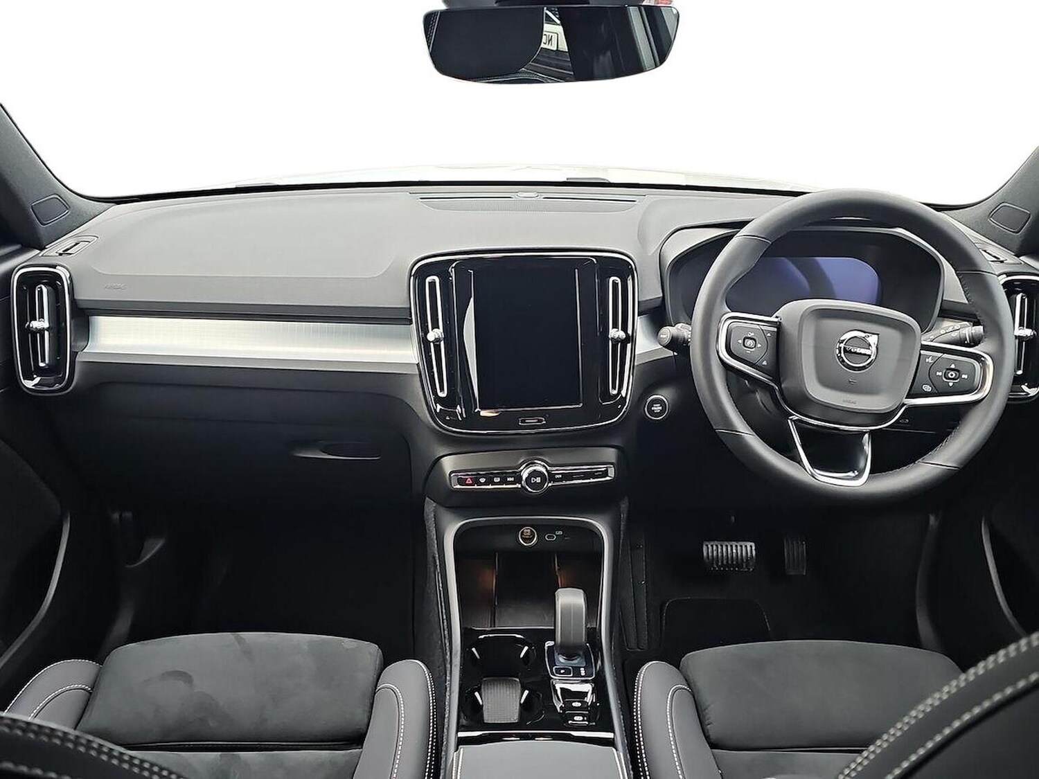 Used Volvo XC40 2025 for sale - 77489603: Photo 8