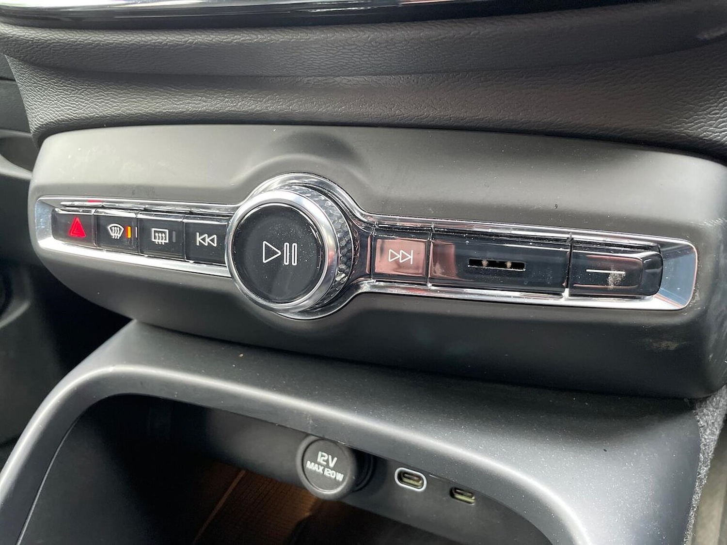 Used Volvo XC40 2025 for sale - 76422363: Photo 12