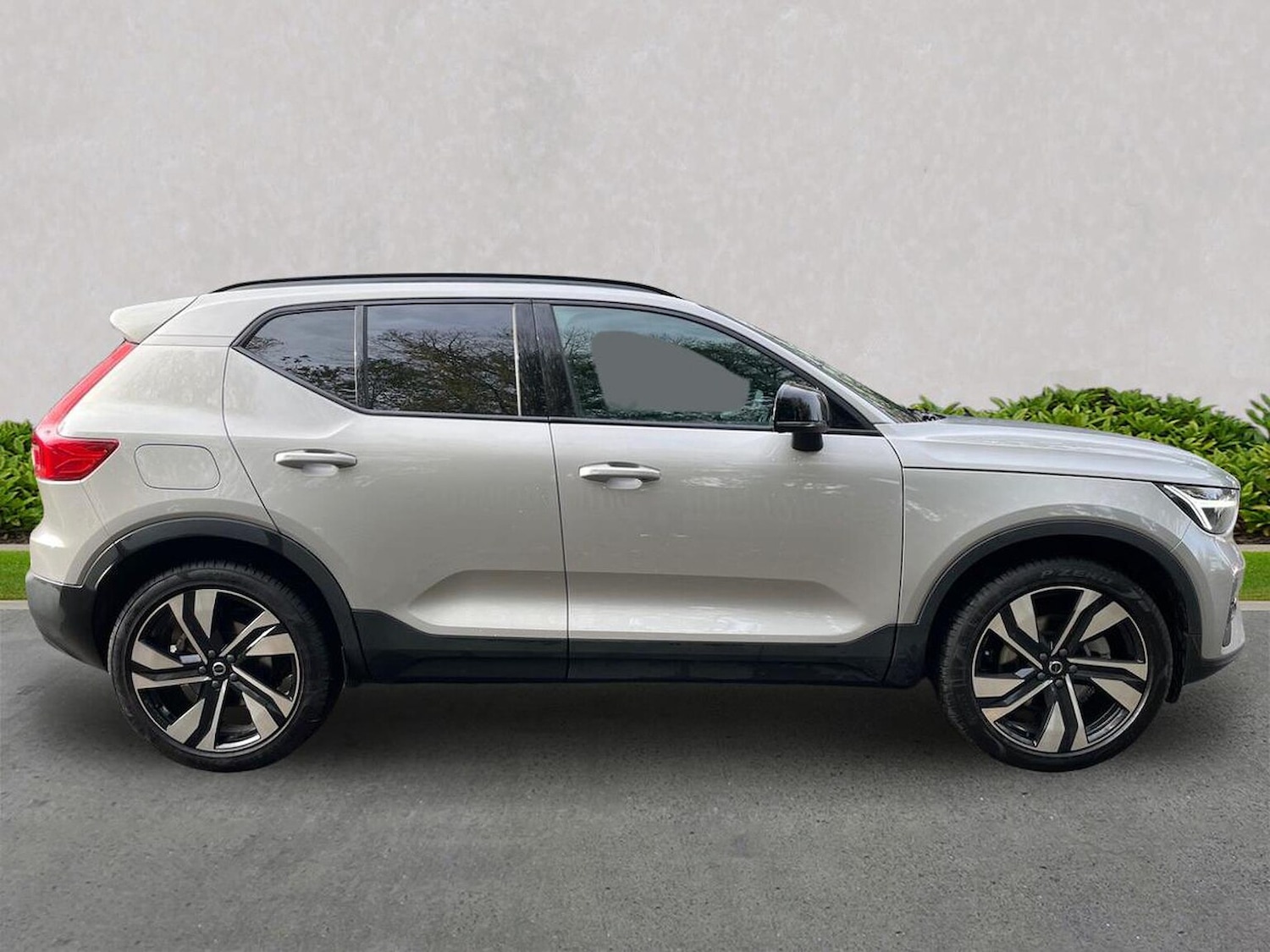 Used Volvo XC40 2025 for sale - 76422363: Photo 3