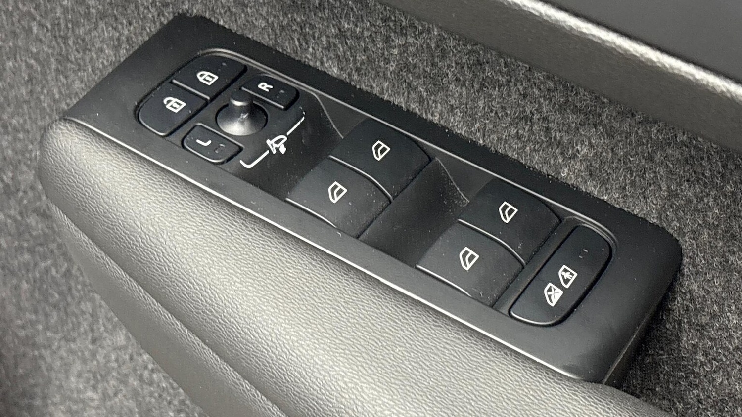 Used Volvo XC40 2025 for sale - 76543017: Photo 34