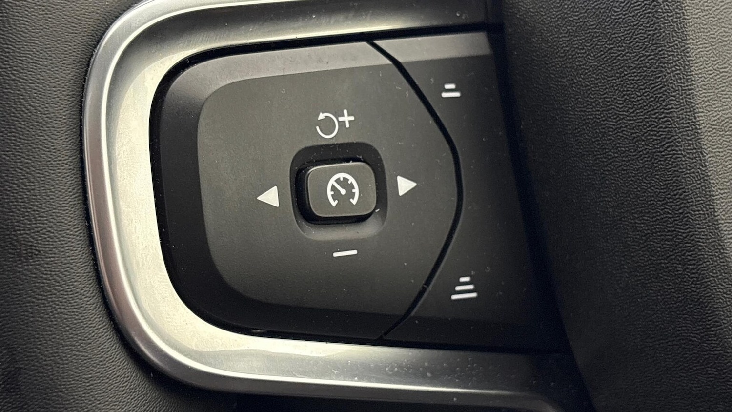 Used Volvo XC40 2025 for sale - 76543017: Photo 37