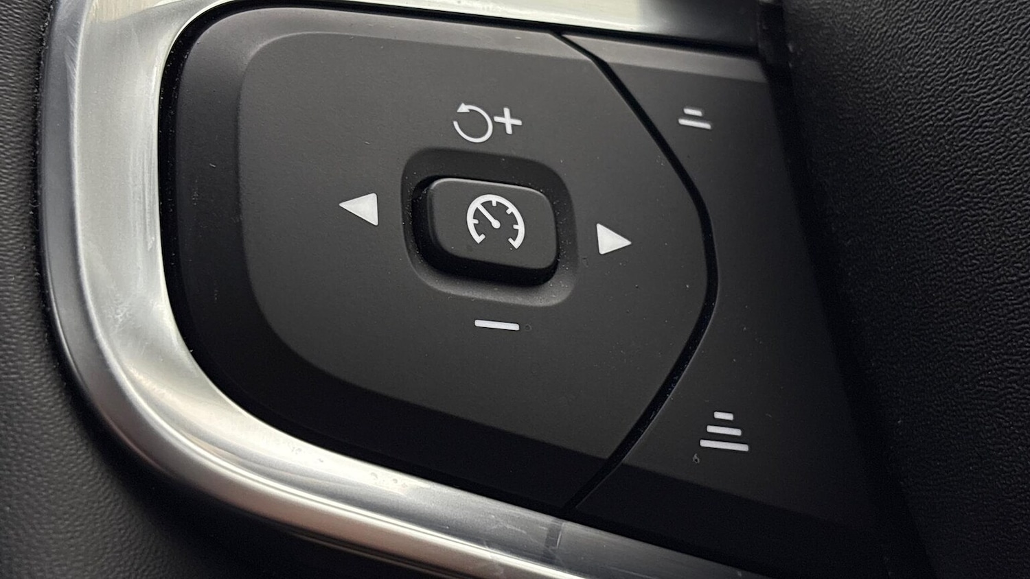 Used Volvo XC40 2024 for sale - 76637735: Photo 13