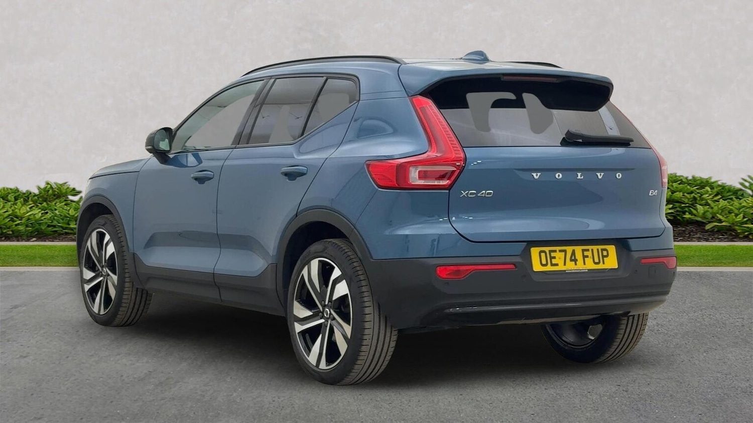 Used Volvo XC40 2024 for sale - 76637735: Photo 2
