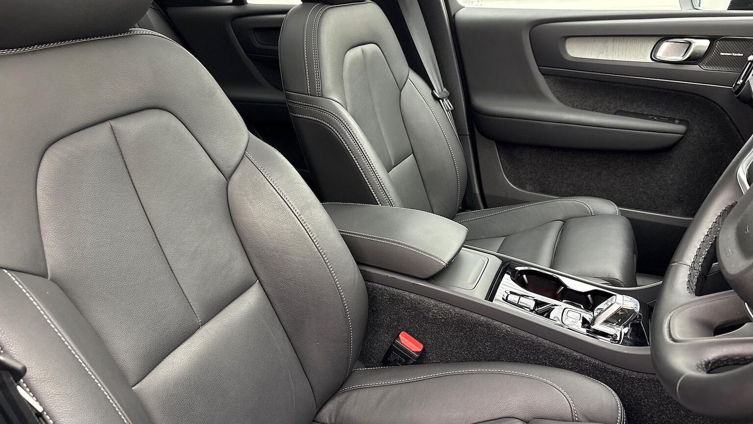 Used Volvo XC40 2024 for sale - 76637735: Photo 23