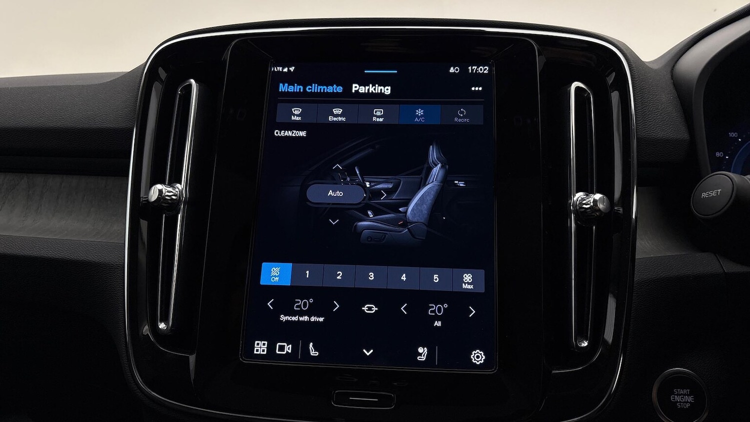 Used Volvo XC40 2024 for sale - 76637735: Photo 35