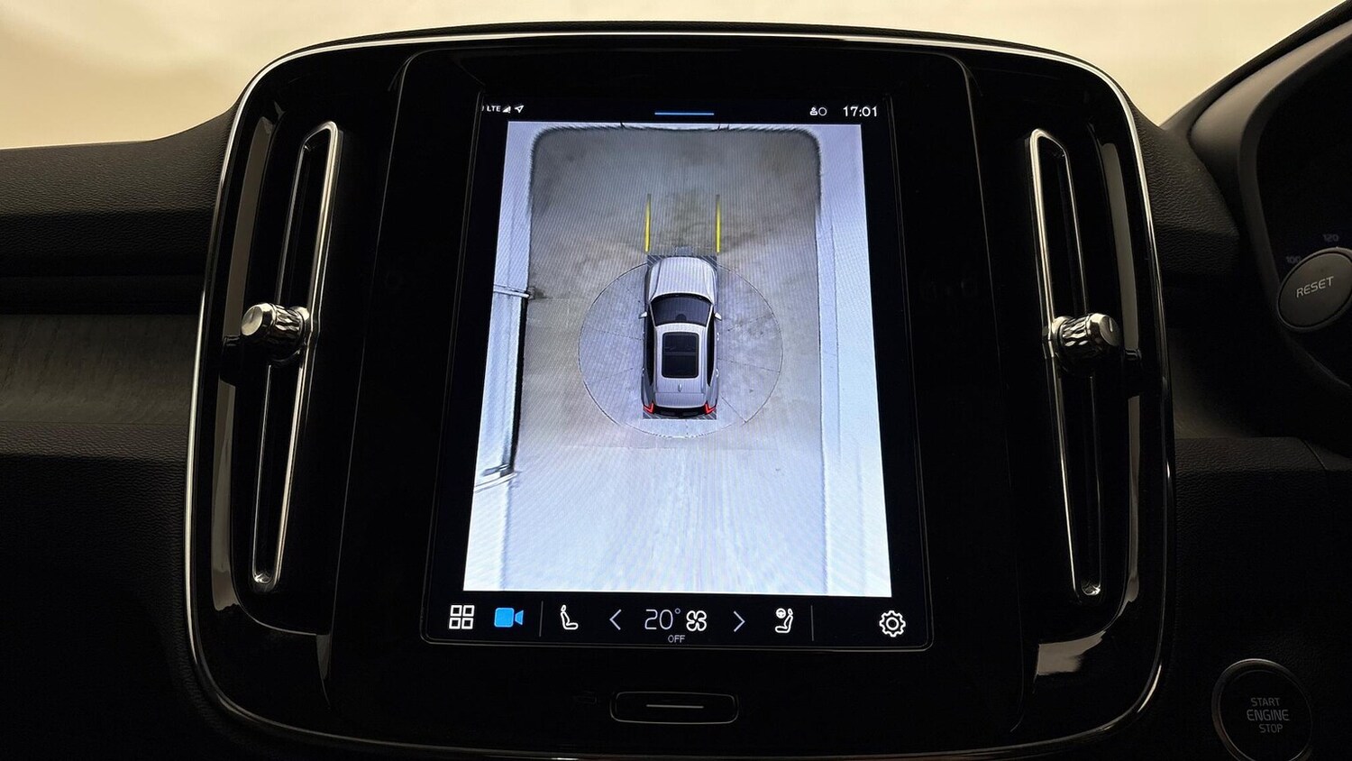 Used Volvo XC40 2024 for sale - 76637735: Photo 36