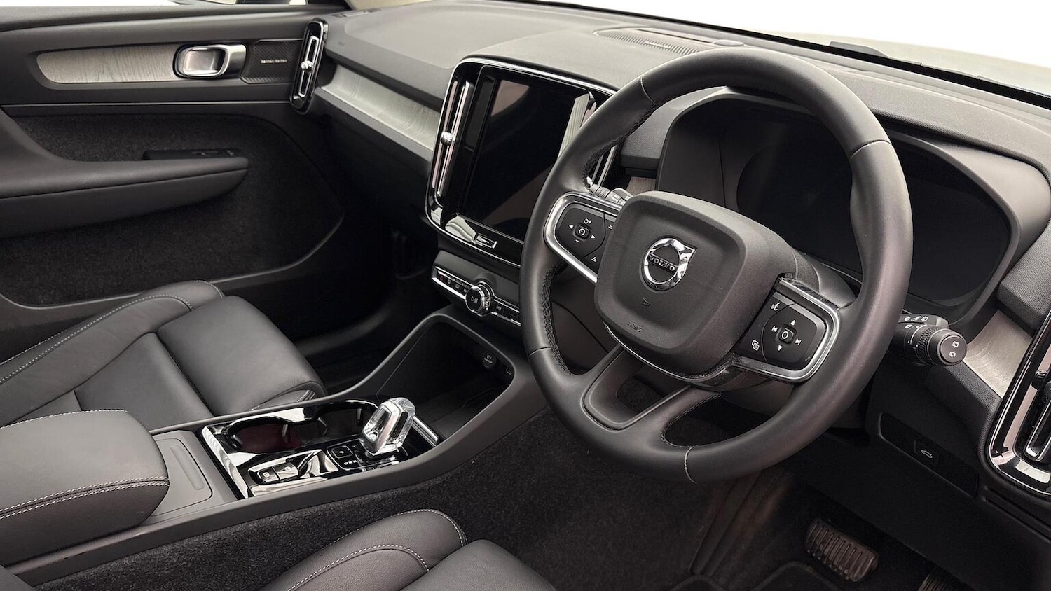 Used Volvo XC40 2024 for sale - 76637735: Photo 7