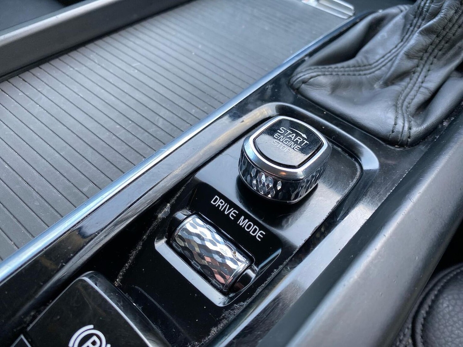 Used Volvo XC60 2017 for sale - 76864009: Photo 32