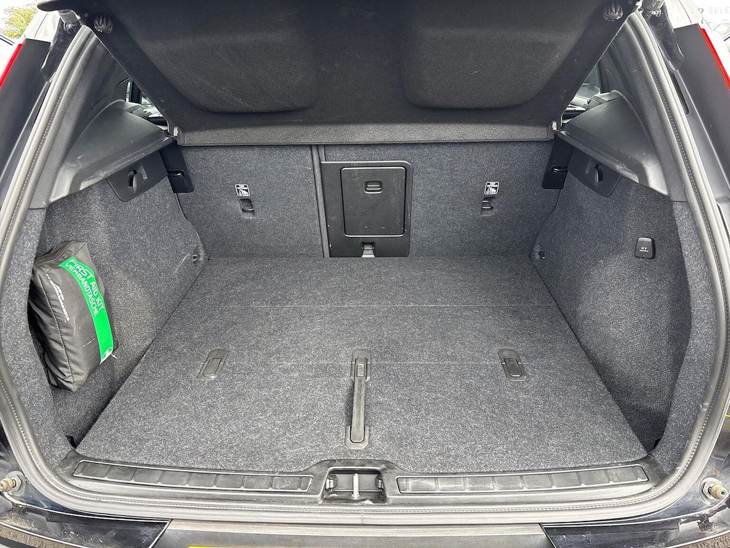 Used Volvo XC40 2023 for sale - 76637664: Photo 17