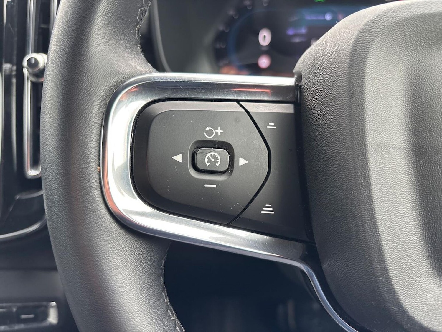 Used Volvo XC40 2023 for sale - 76637664: Photo 24